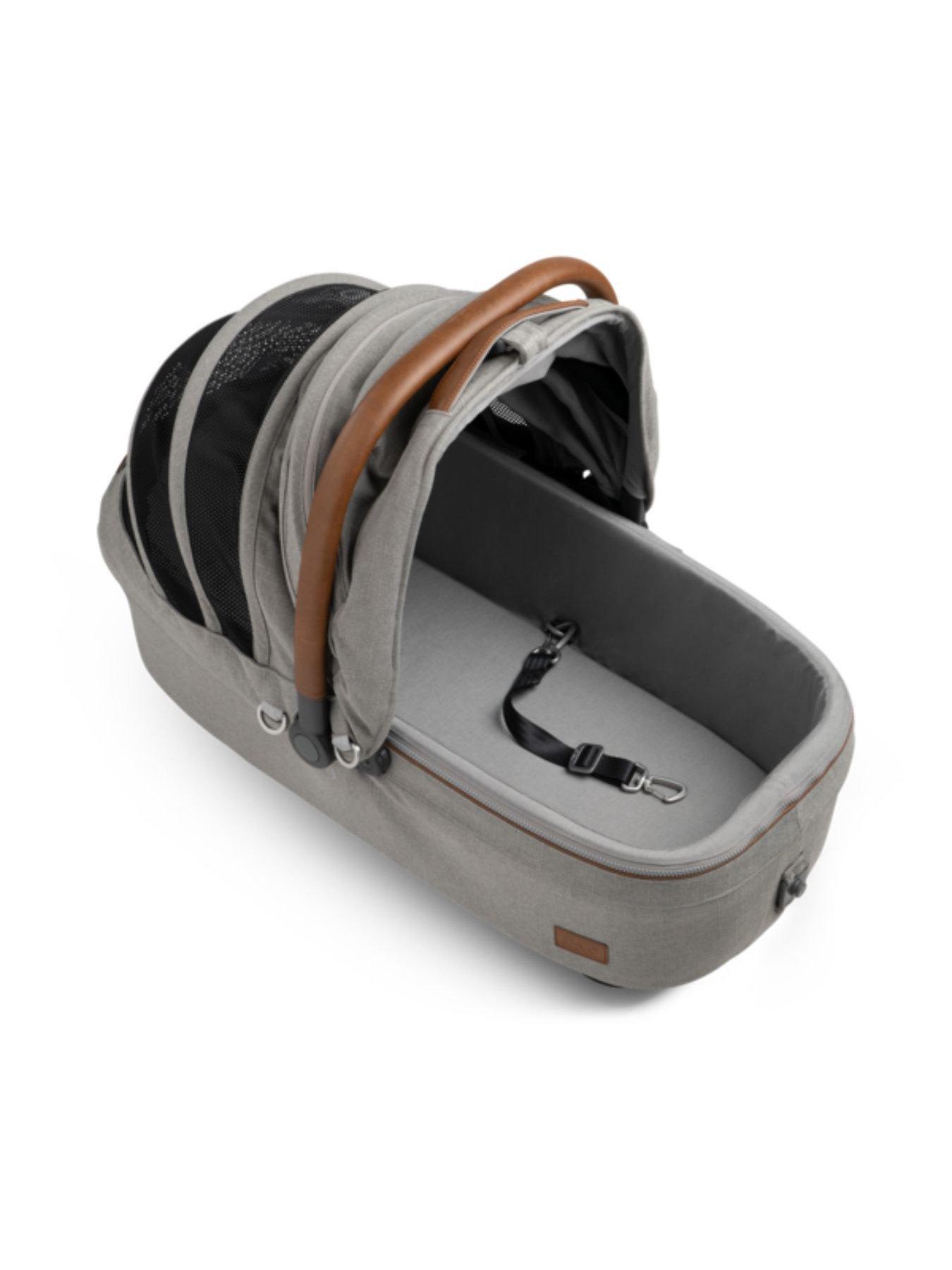Image 4 of 7 of Tavo Meave Medium (rigid handle) with Isofix Base