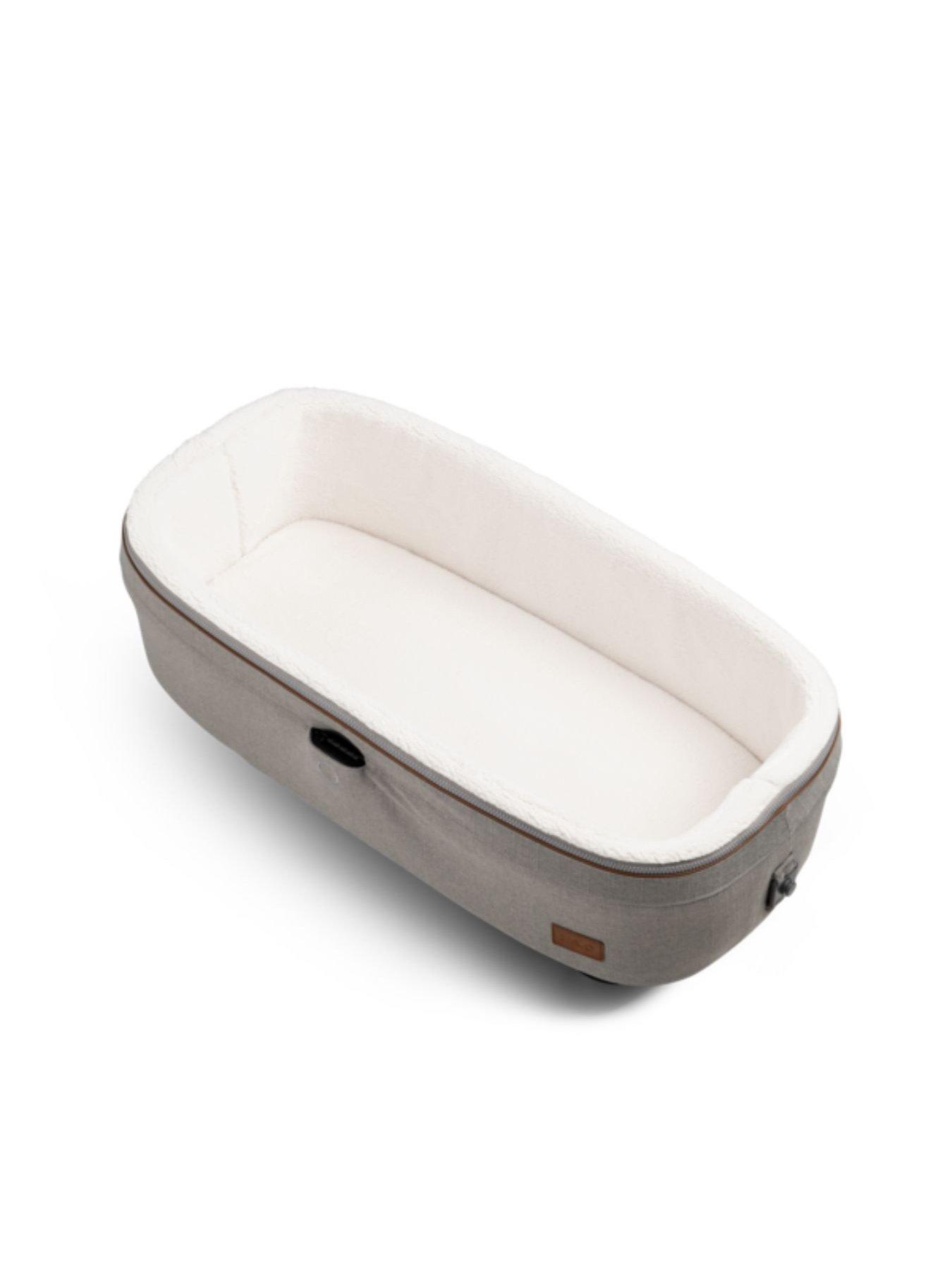 Image 5 of 7 of Tavo Meave Medium (rigid handle) with Isofix Base