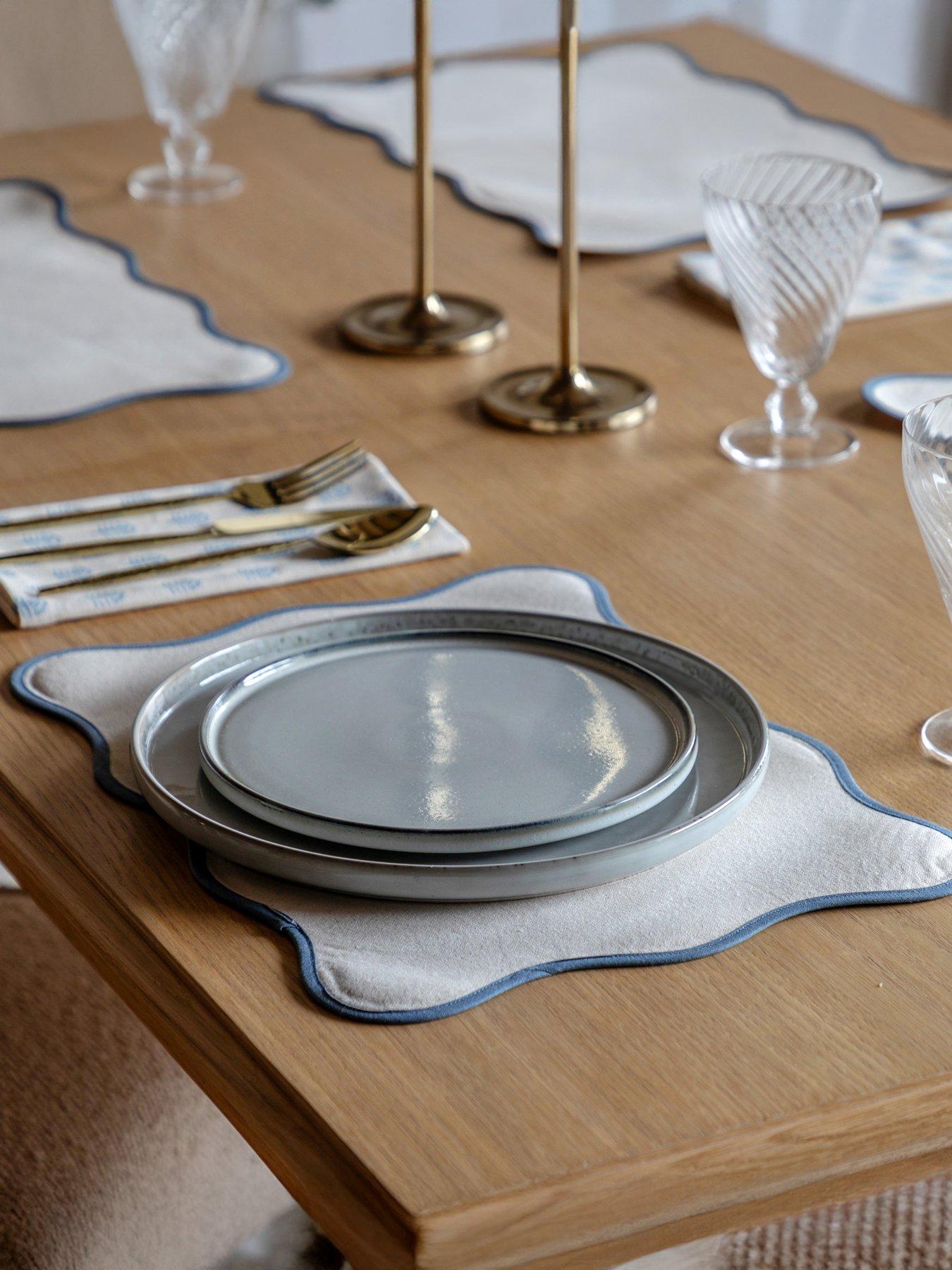 front image of gallery-direct-scallop-piped-placemats-4pk