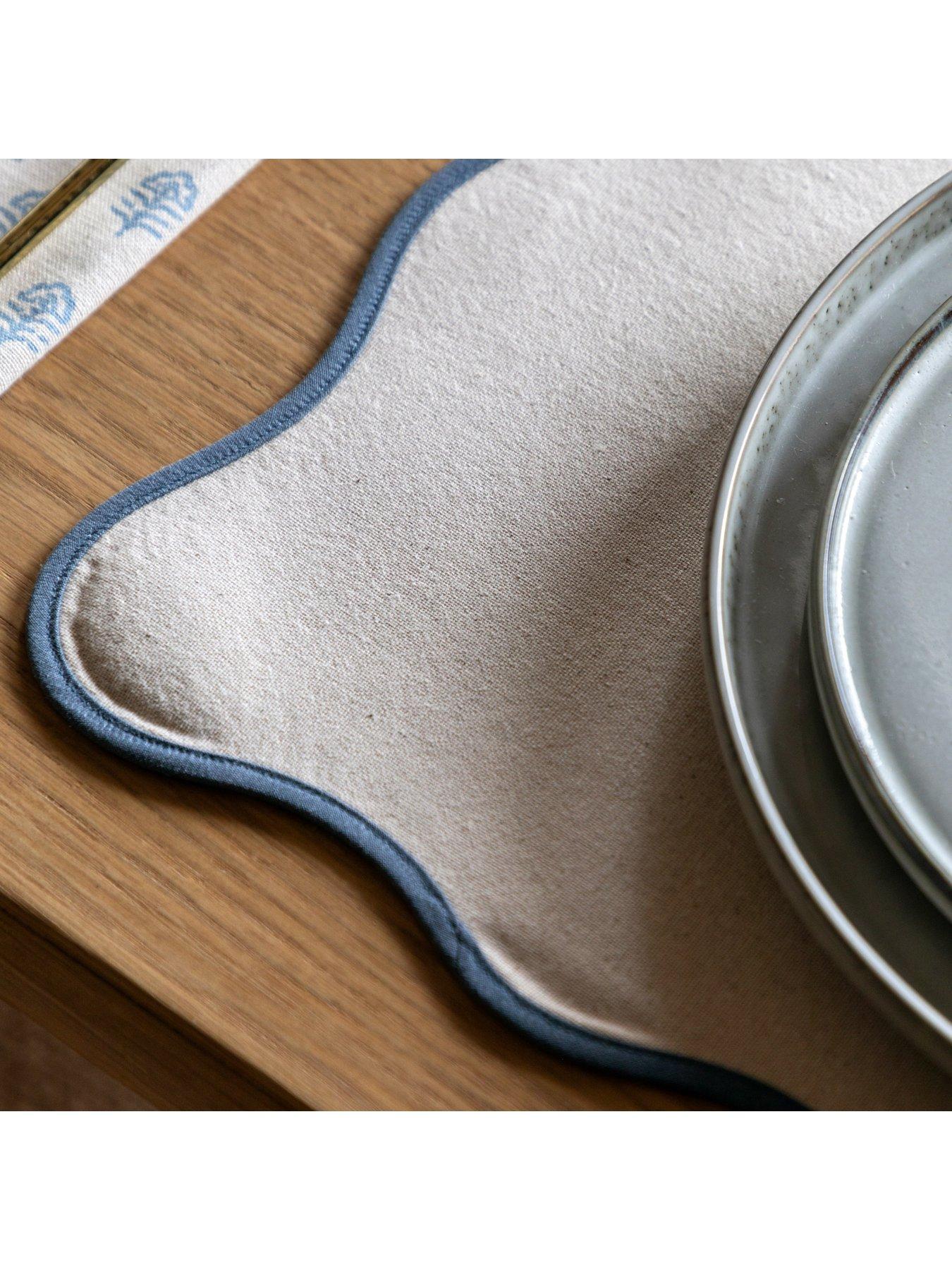  image of gallery-direct-scallop-piped-placemats-4pk