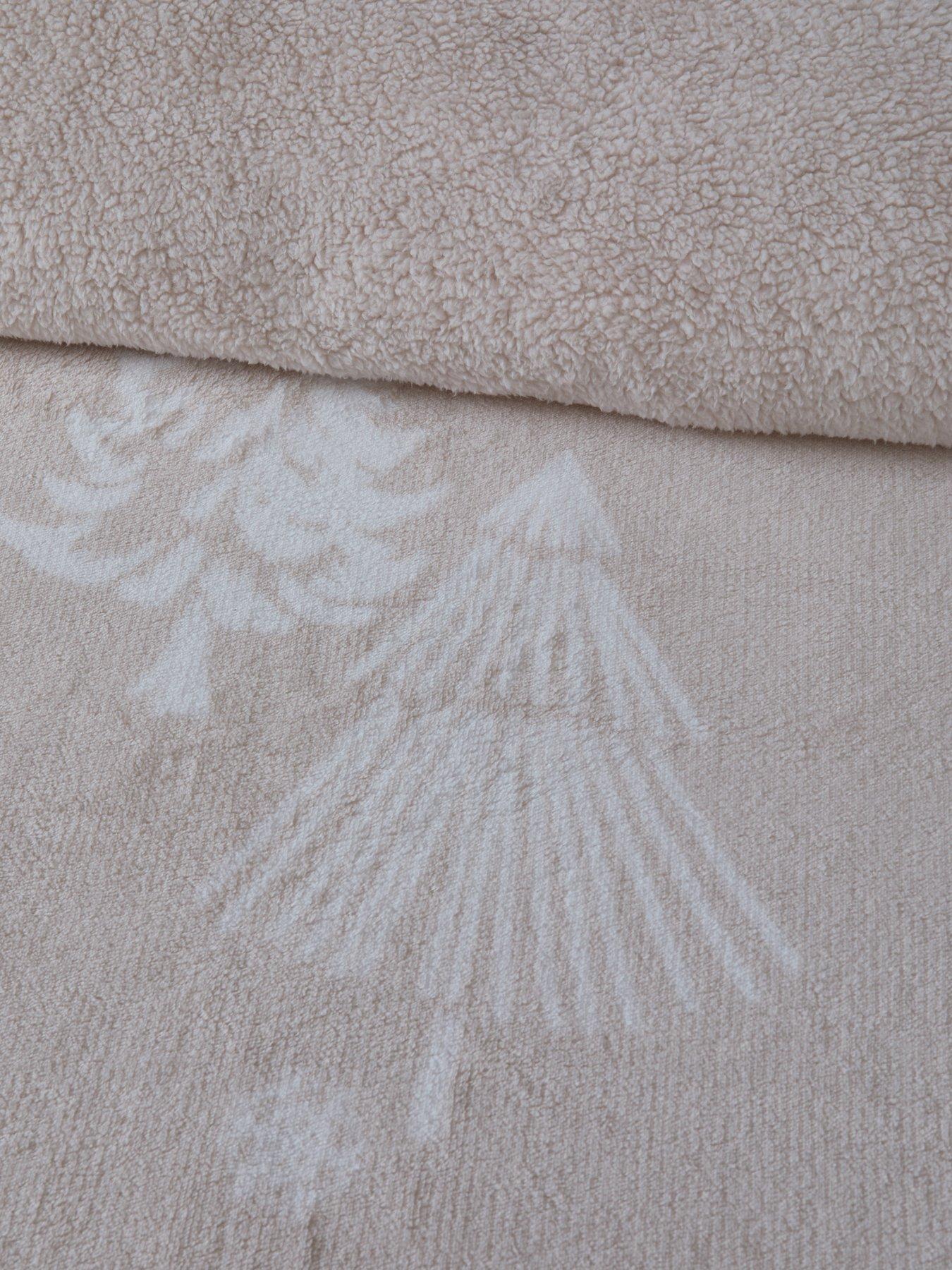 Image 4 of 5 of The Very Collection Cosy Christmas Natural Printed Fleece Duvet Set