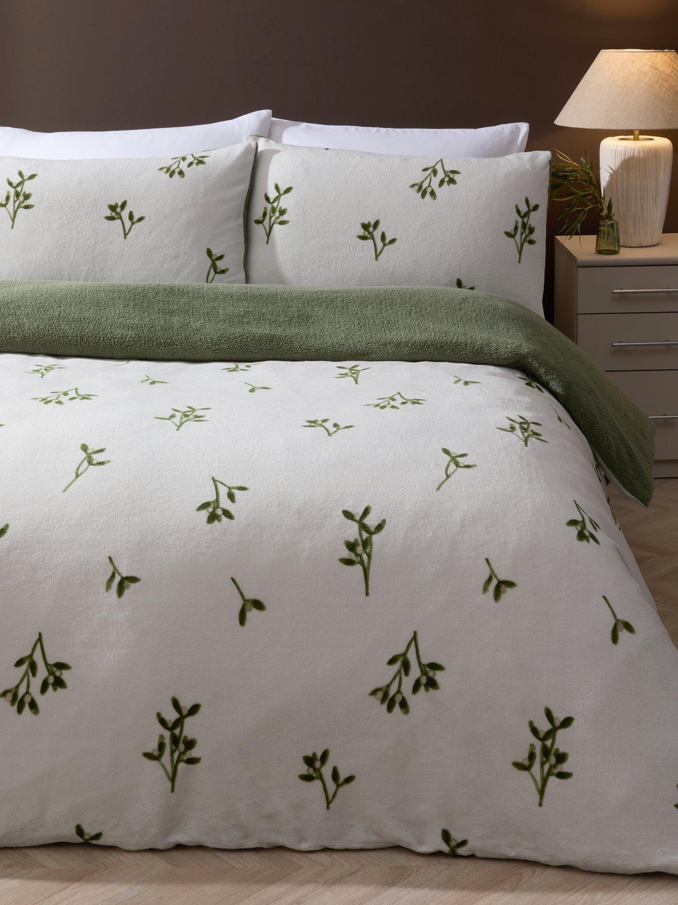 The Very Collection Festive Foliage Printed Fleece Duvet Set