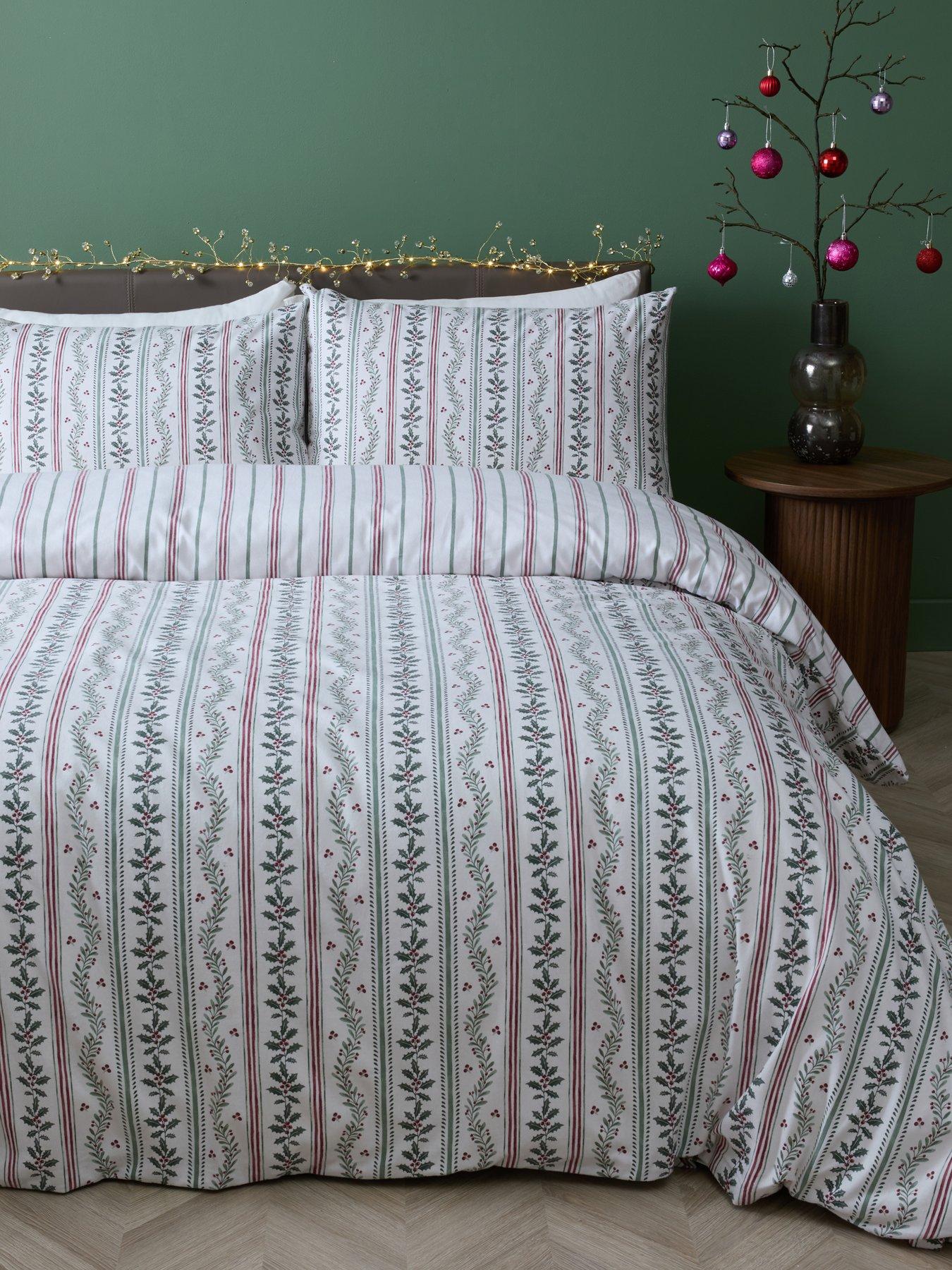 The Very Collection Christmas Holly Print Duvet Set