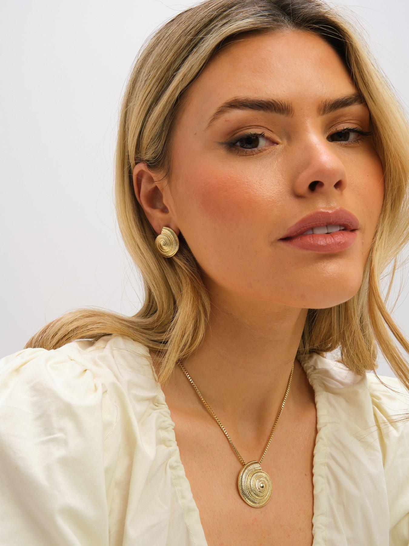 Image 3 of 3 of Inicio Gold Plated Statement Shell Necklace - Gift Pouch