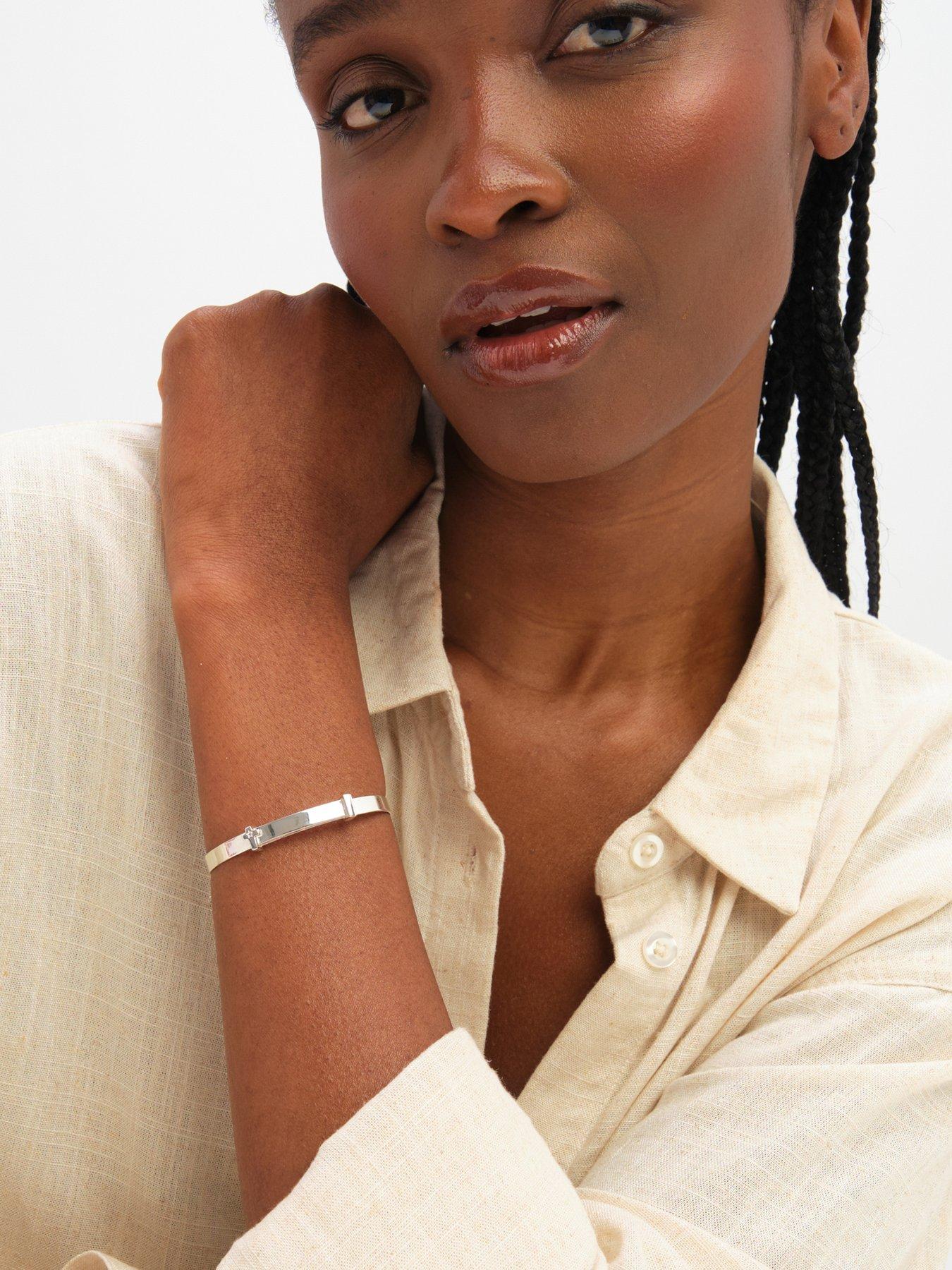 stillFront image of inicio-christening-cross-bangle-gift-pouch