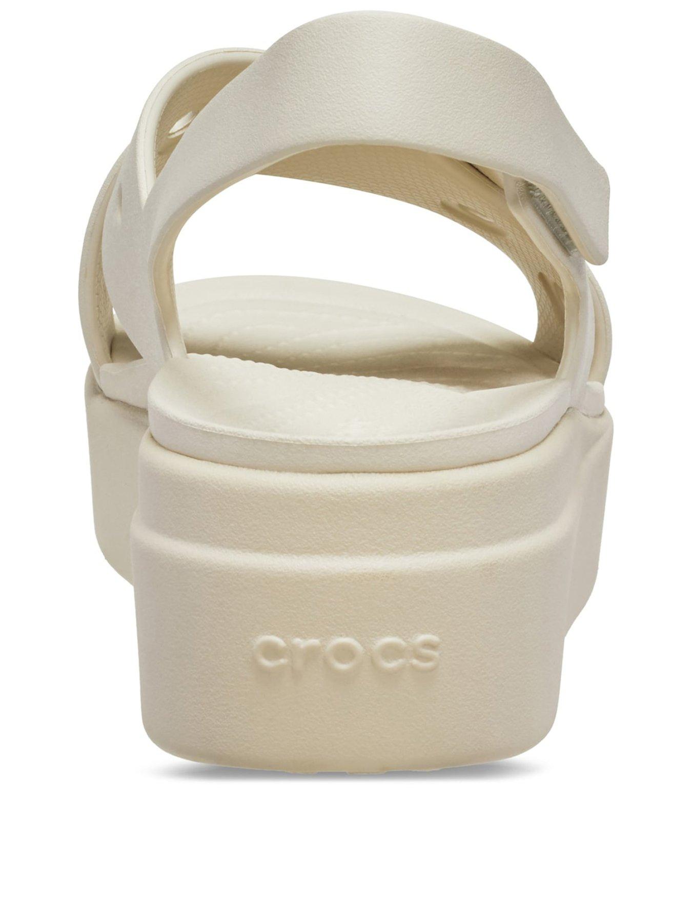  image of crocs-brooklyn-4u-cross-strap