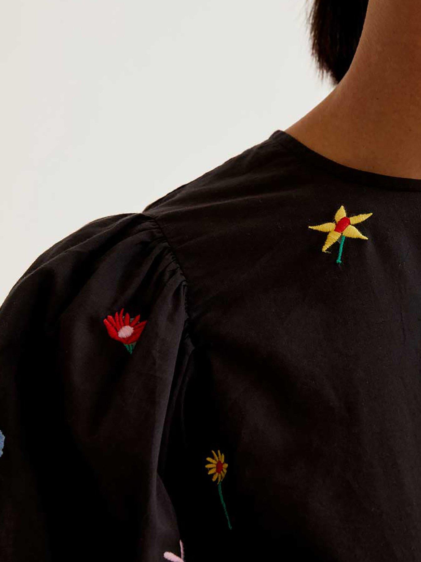 Image 5 of 5 of Compania Fantastica Long Sleeve Flower Blouse