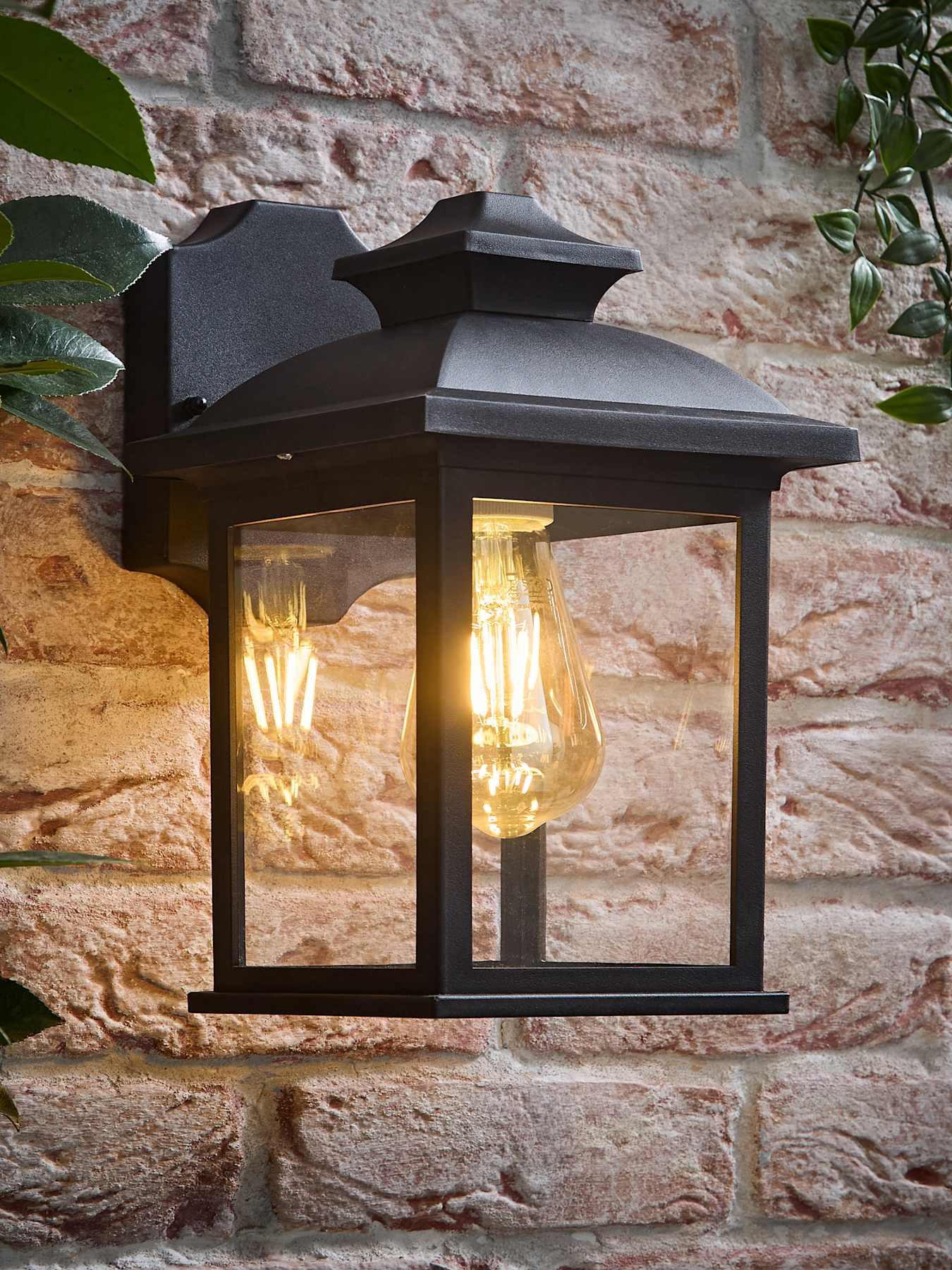 ValueLights Leo Matte Black Traditional Lantern IP44 Outdoor Wall Light