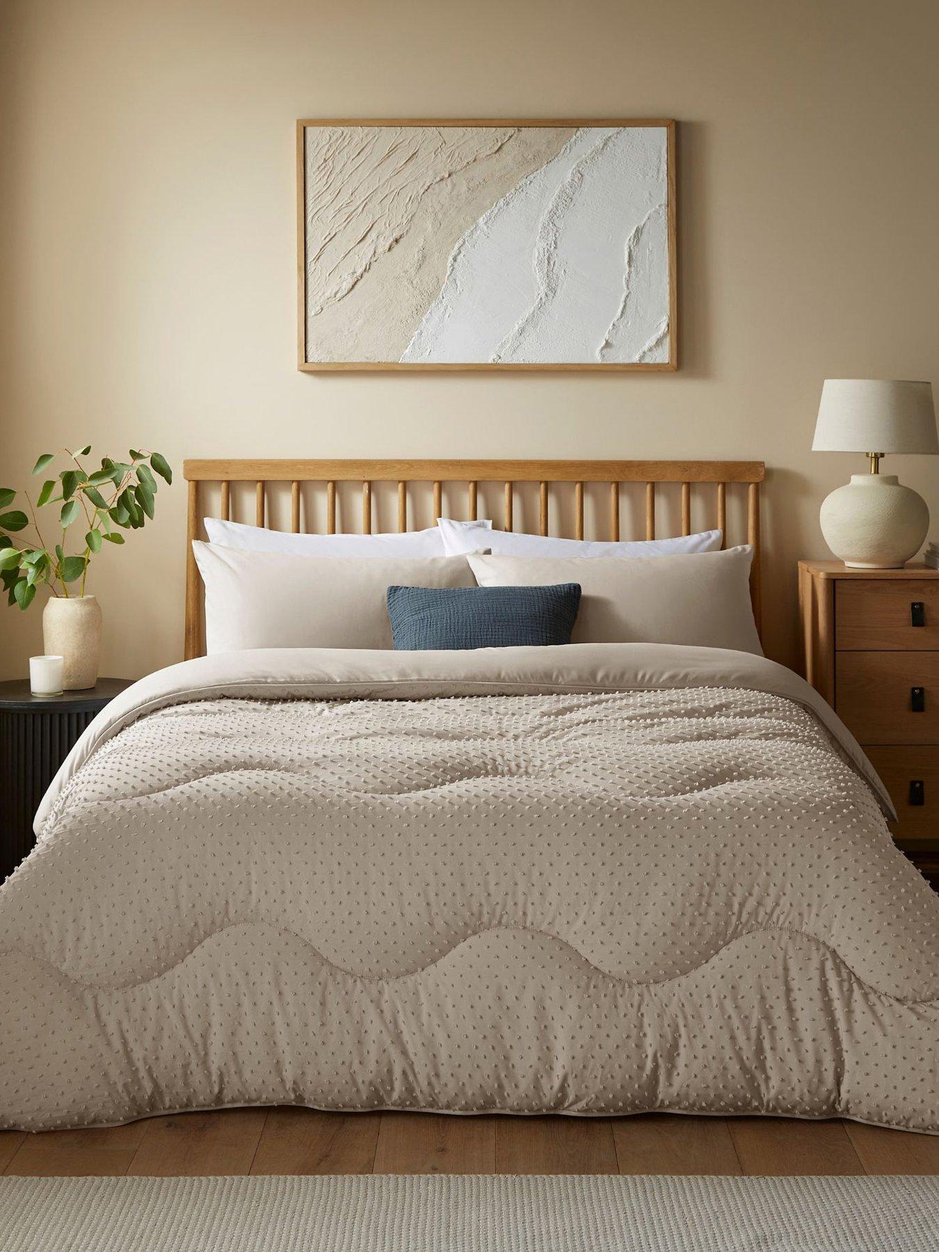  image of night-lark-tufted-dot-bound-set-natural-oat-45-tog