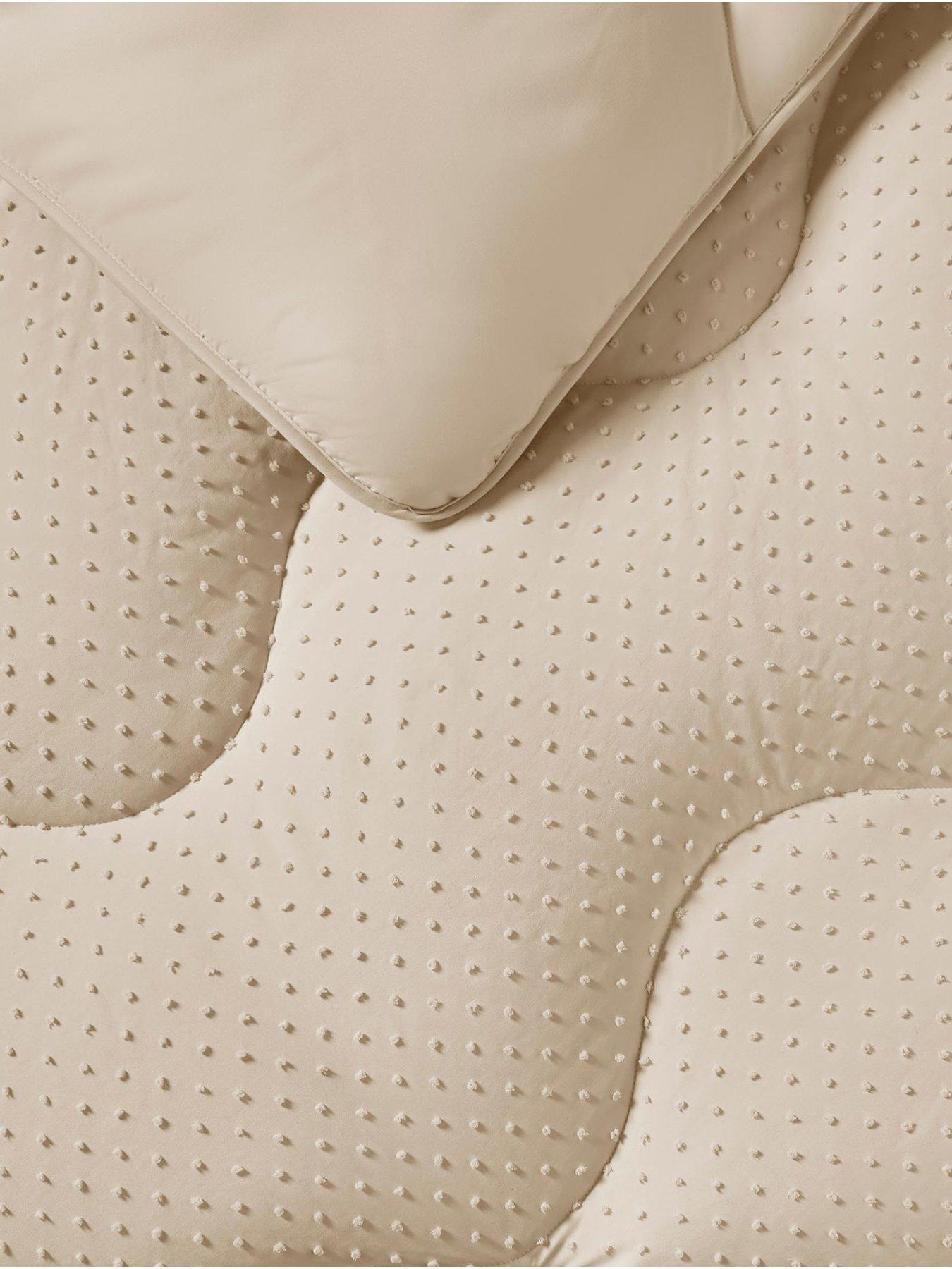 Image 3 of 5 of Night Lark Tufted Dot Bound Set Summer Natural Oat 4.5 Tog