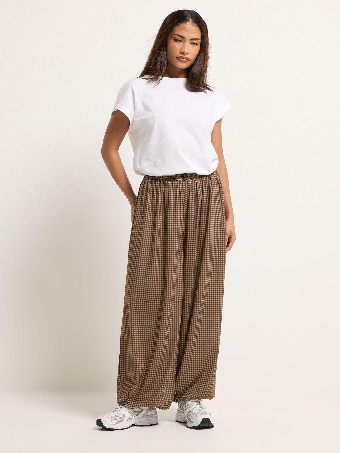 Image 3 of 4 of PixieGirl Petite Micro Gingham Balloon Trousers - Brown