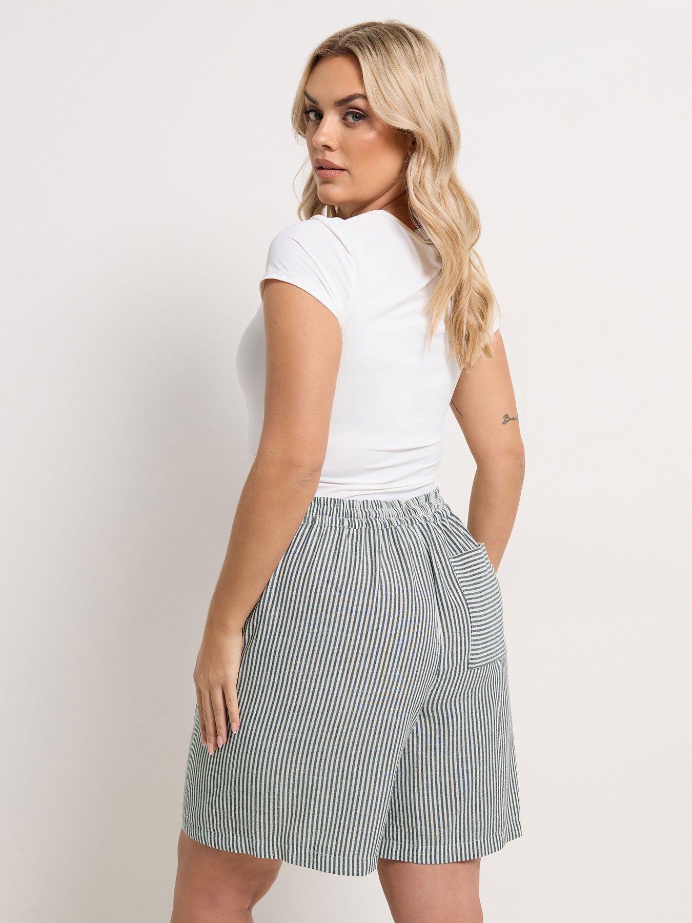 Image 2 of 5 of Yours Curve Linen Look Shorts - Blue
