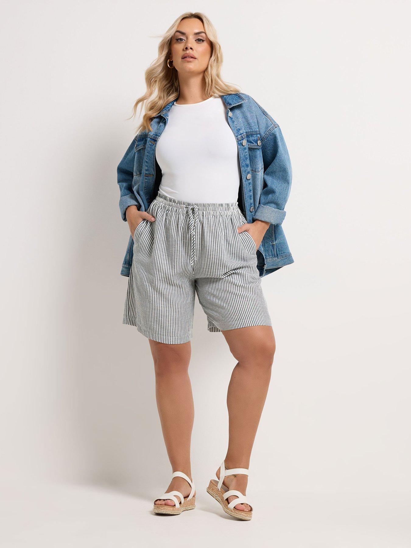 Image 3 of 5 of Yours Curve Linen Look Shorts - Blue