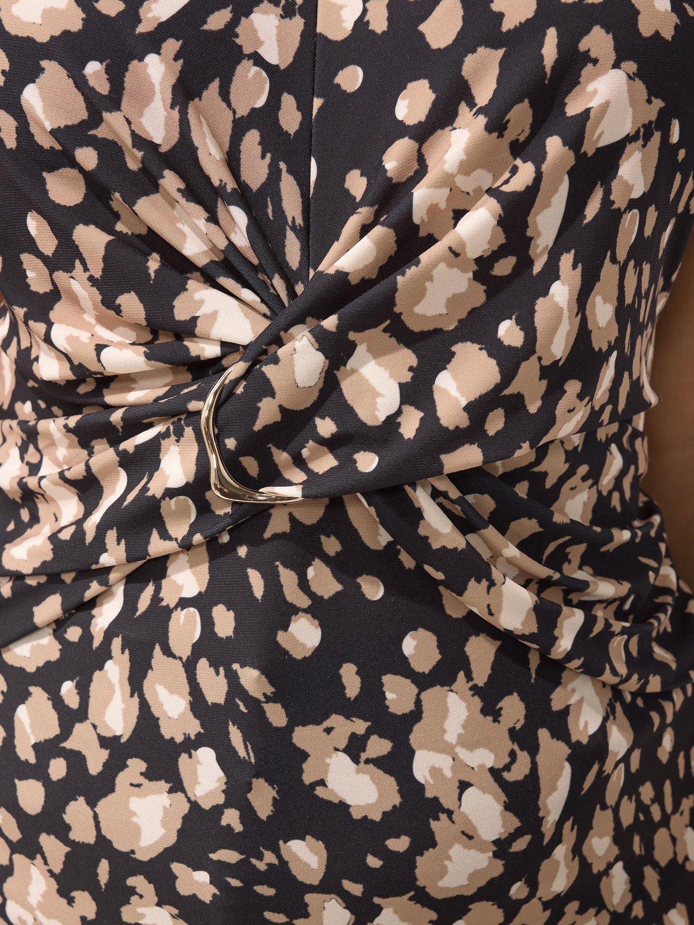 Image 4 of 5 of Yours Curve Buckle Twist Front Top - Black