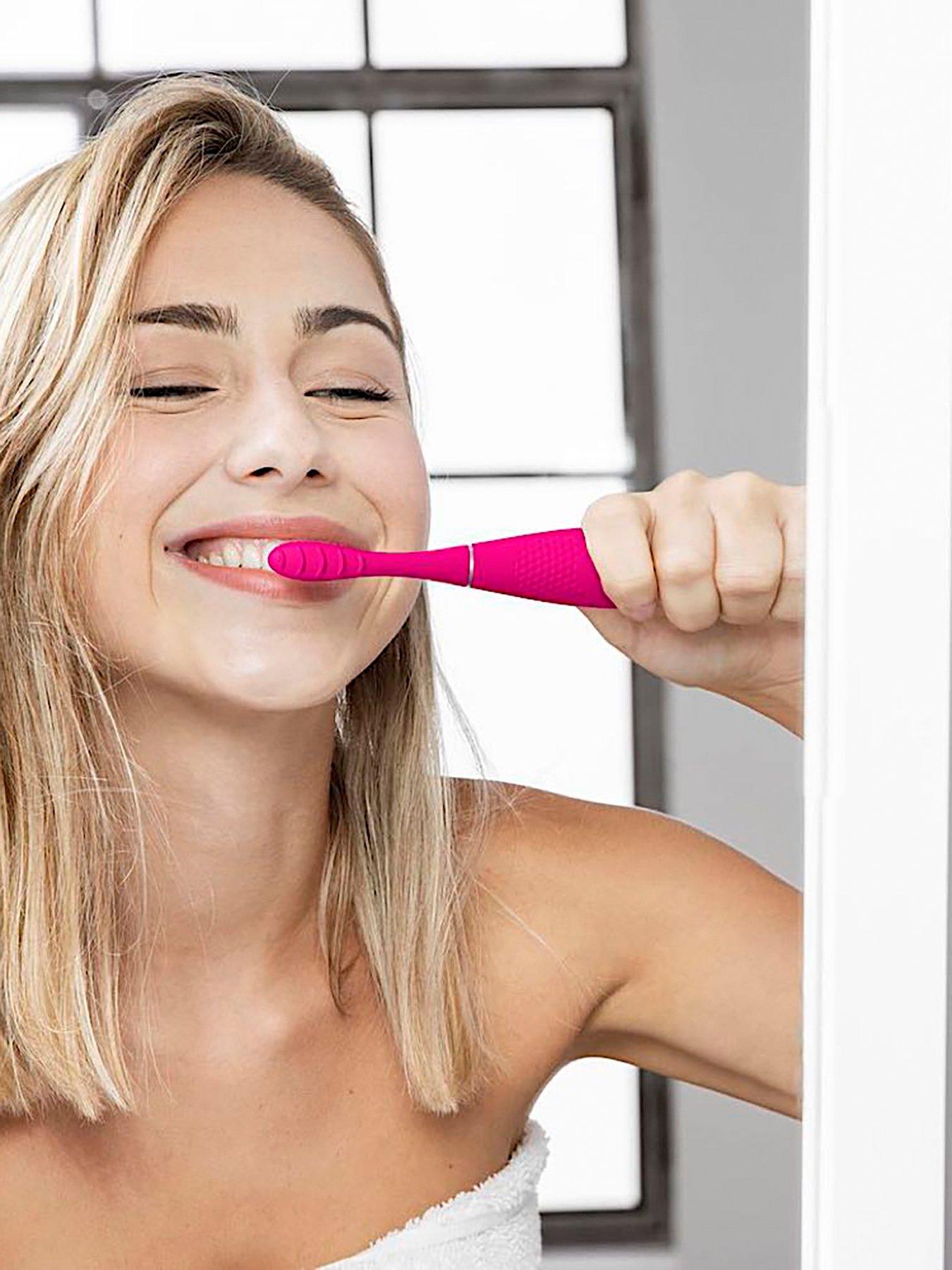 Image 4 of 4 of FOREO issa 4 Smile - Wild Strawberry
