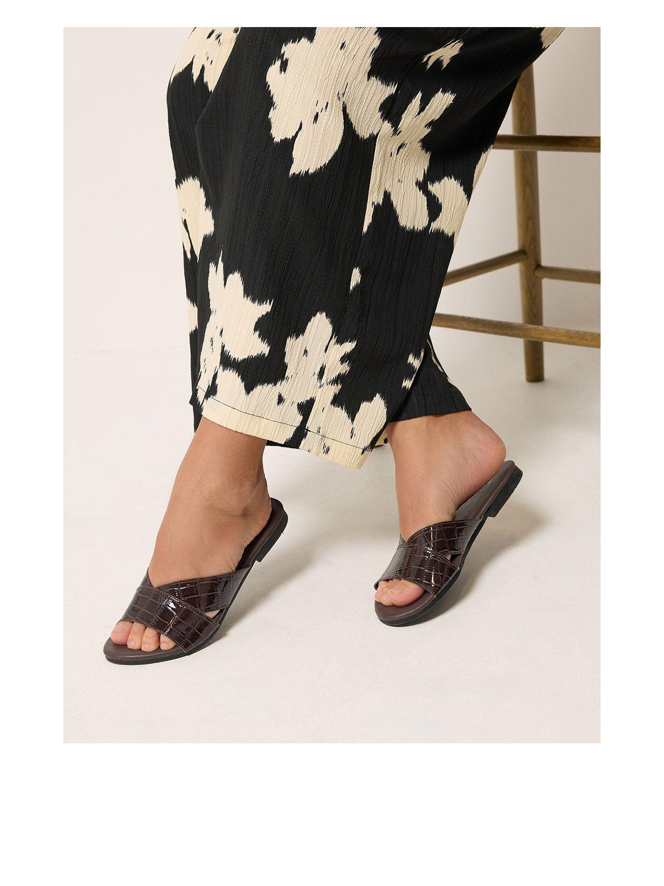 Yours Extra Wide Fit V Cut Mule - Brown