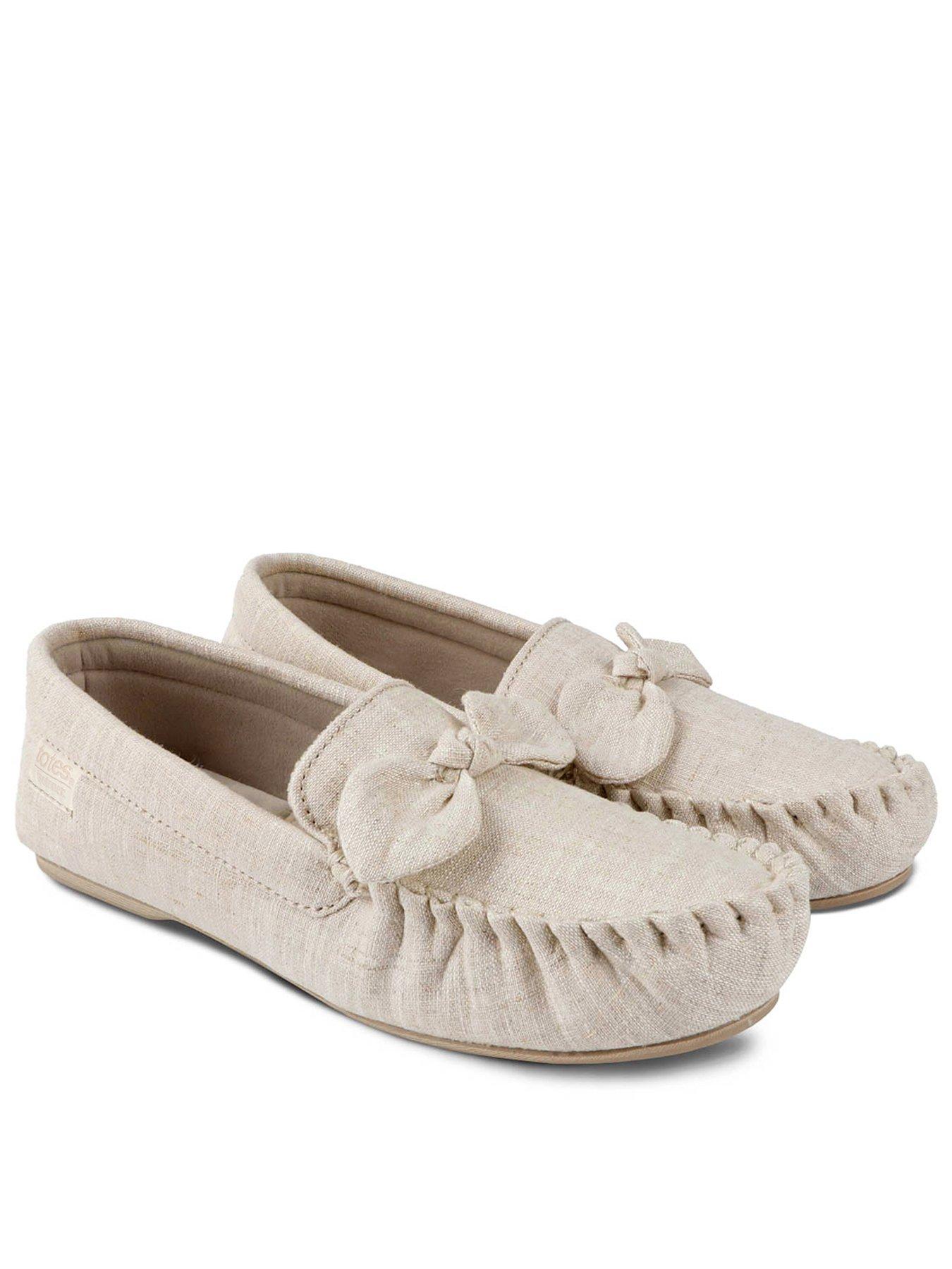 totes-isotoner-isotoner-ladies-linen-bow-moccasin-slipper-stone