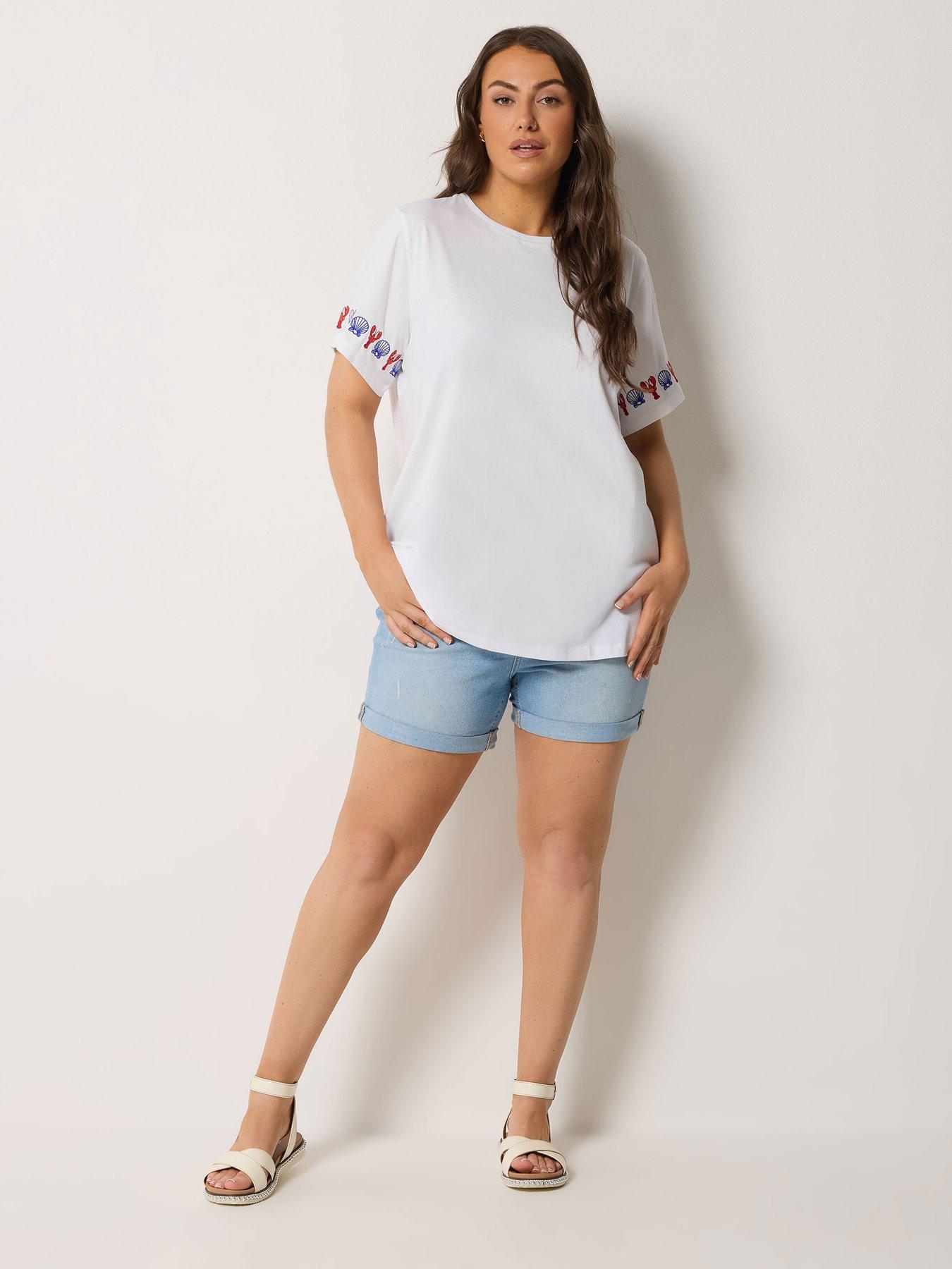 Image 3 of 5 of Yours Curve Printed Embroidery T-Shirt - White