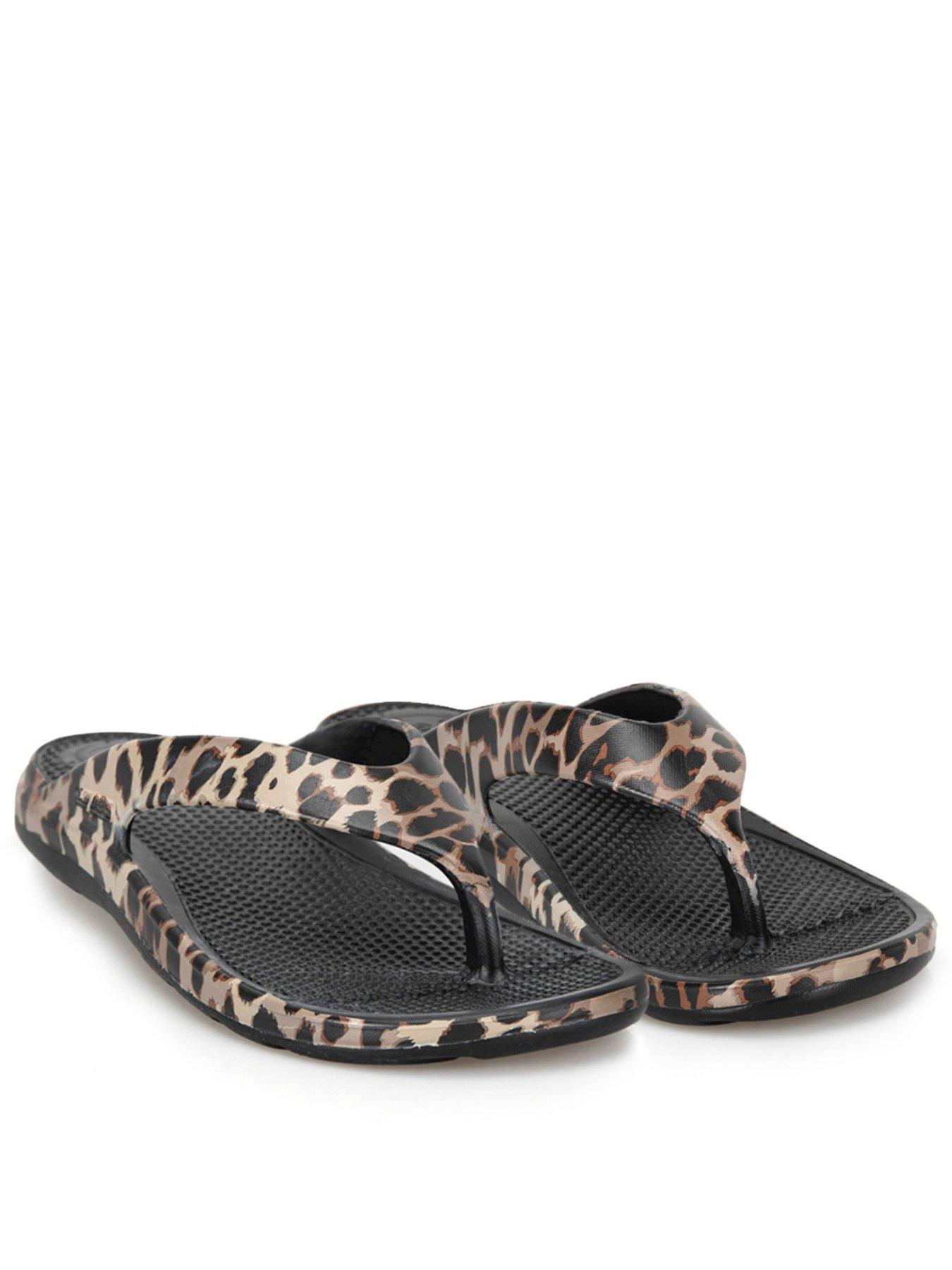 front image of totes-solbounce-ladies-toe-post-animal-print