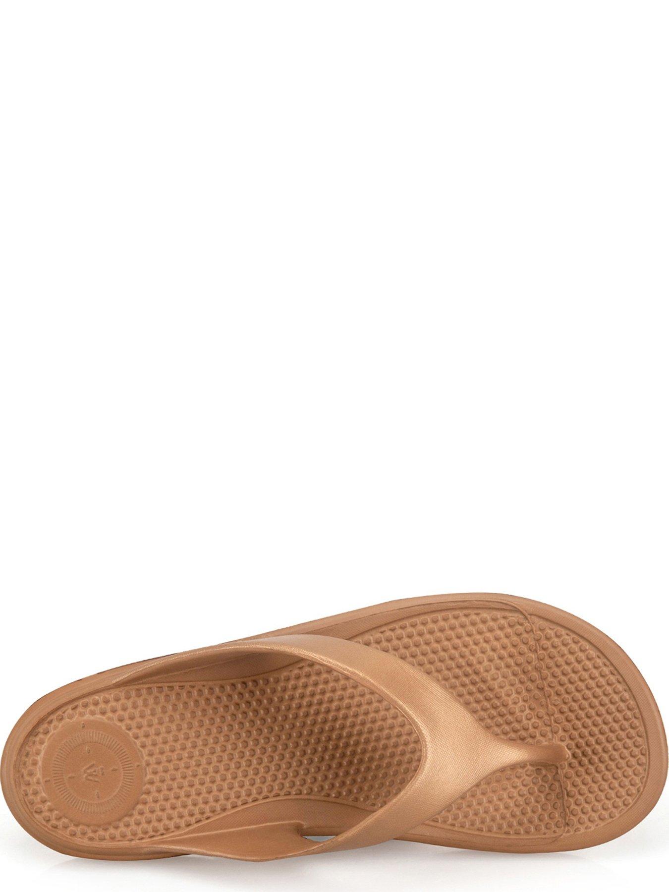  image of totes-solbounce-ladies-toe-post-gold-metallic