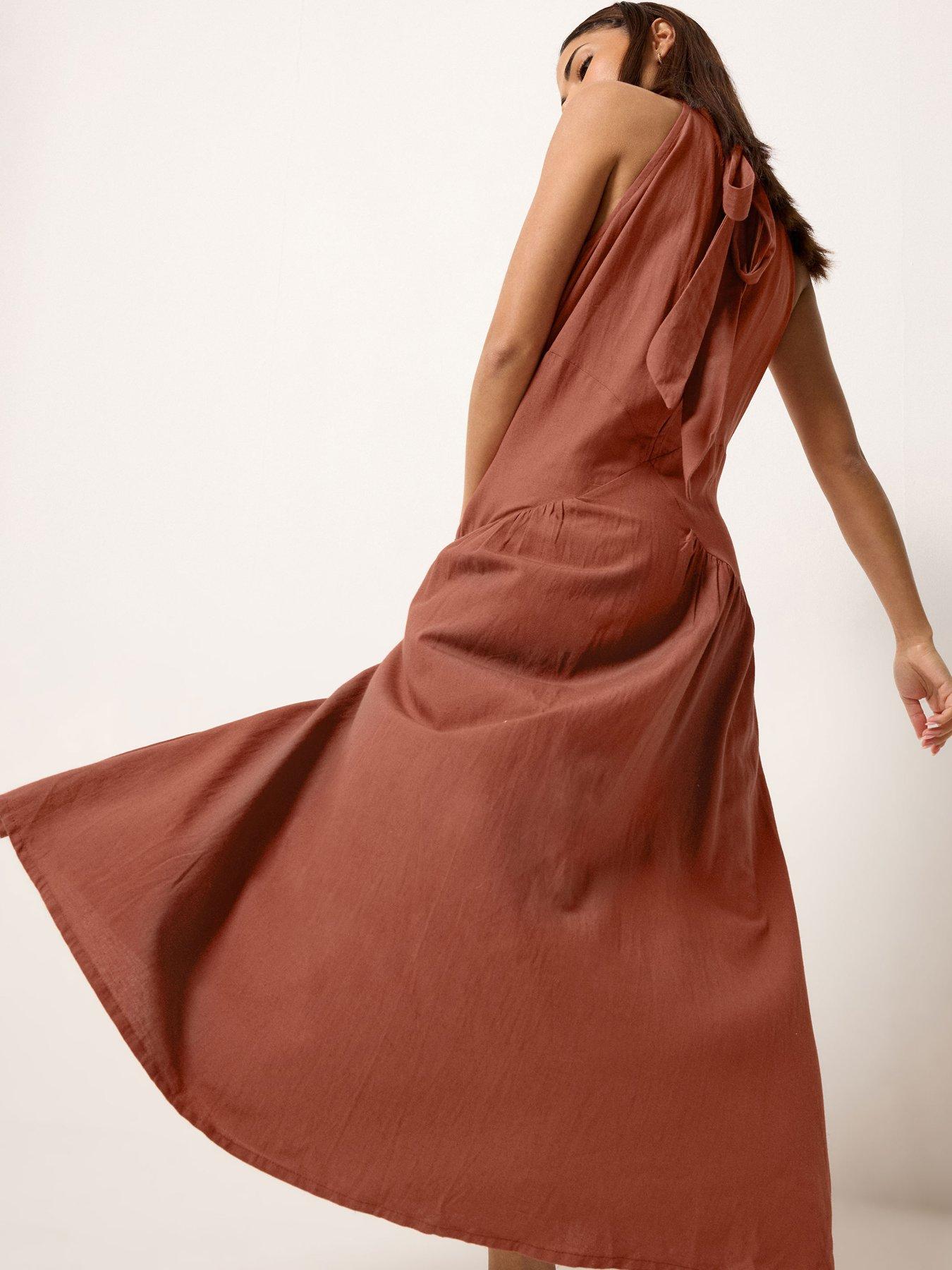 Image 4 of 6 of PixieGirl Petite Halter Neck Maxi Dress - Red