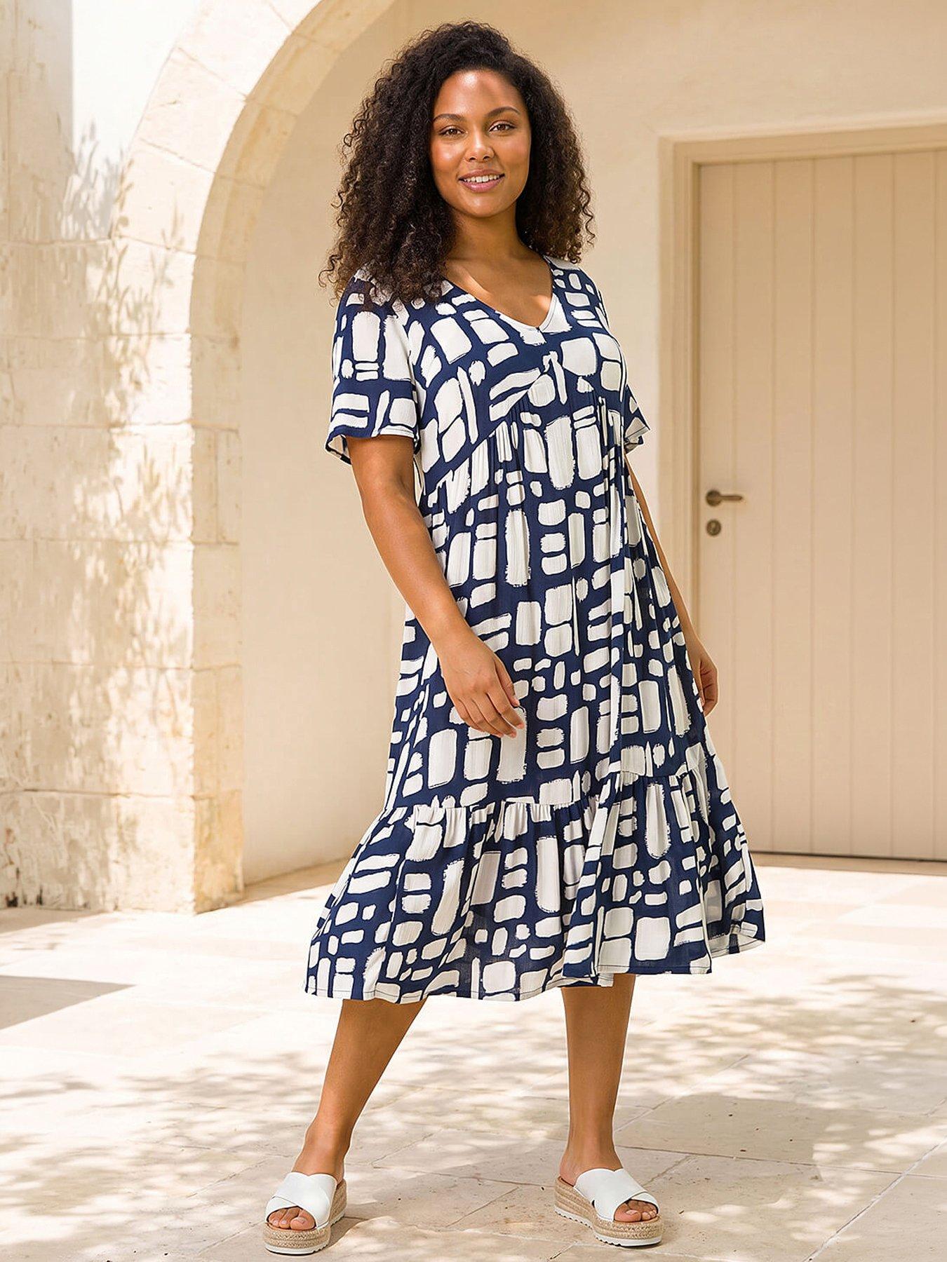 Roman Curve Print Tiered V-Neck Dress