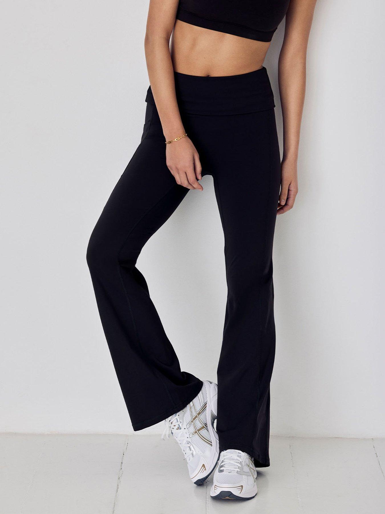 Image 4 of 6 of CHELSEA PEERS Softsculpt Folded Waist Flared Leggings - Black