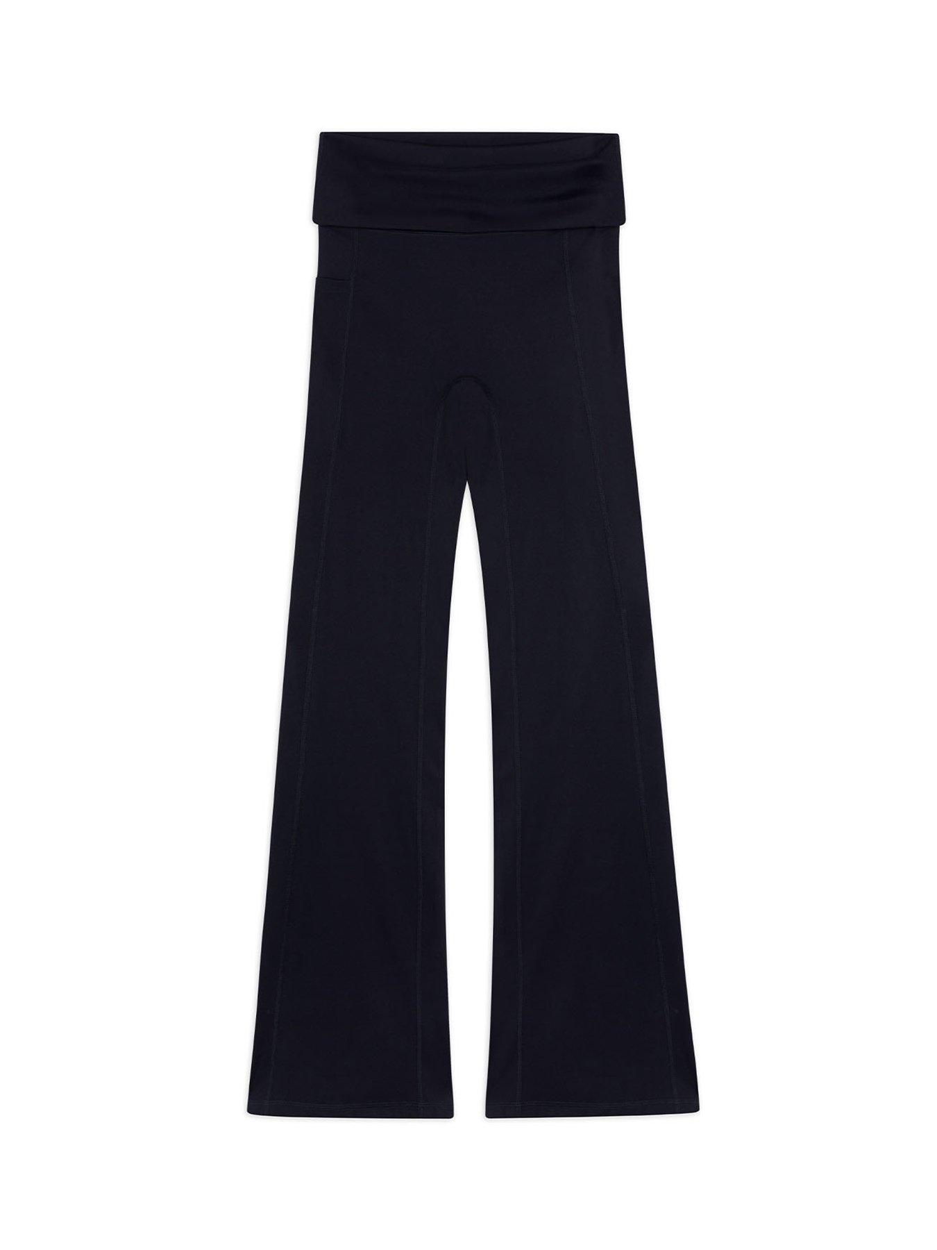 Image 6 of 6 of CHELSEA PEERS Softsculpt Folded Waist Flared Leggings - Black