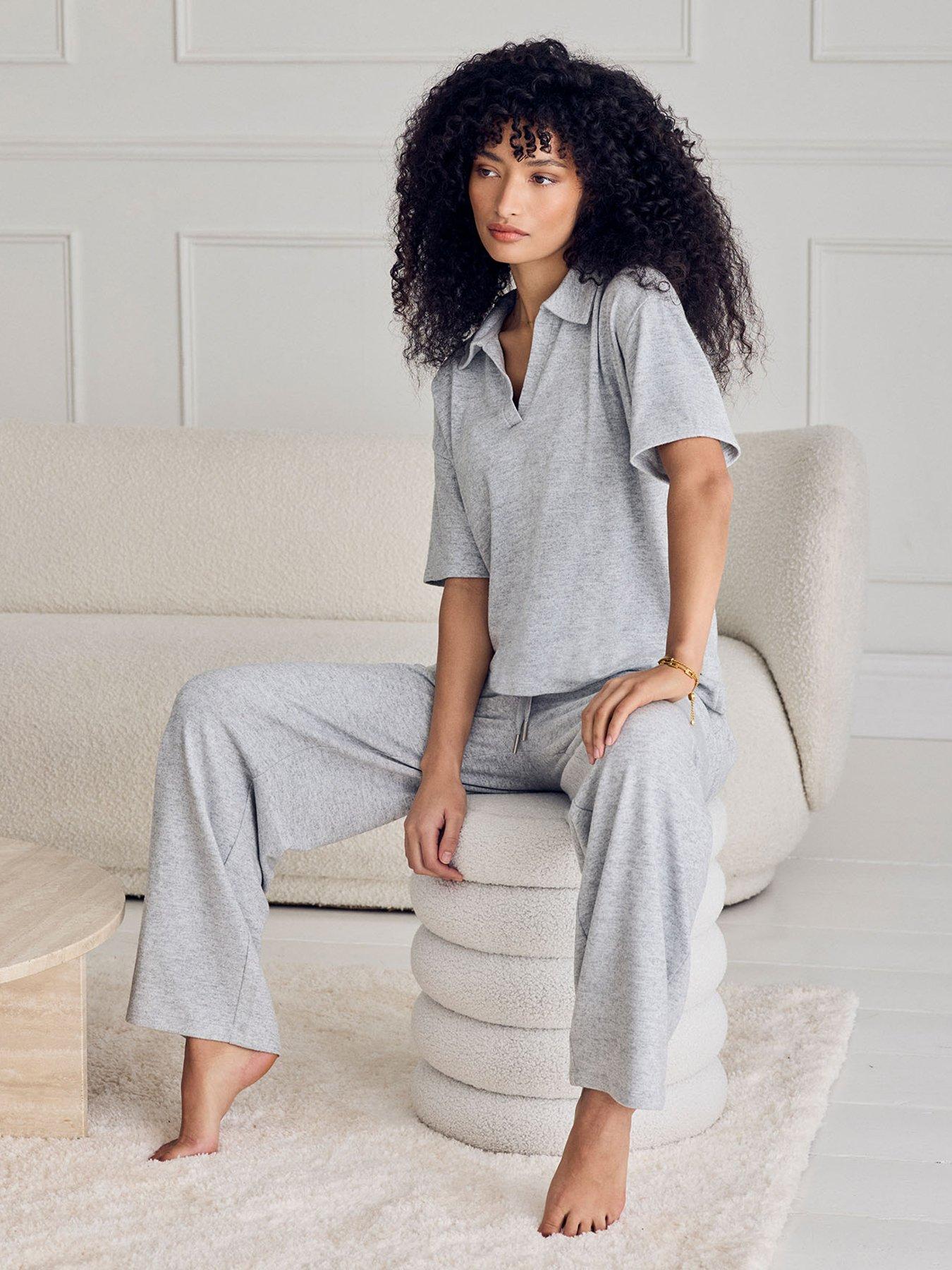 Image 3 of 6 of CHELSEA PEERS Slub-knit V-neck Short Sleeve Sweatshirt - Grey