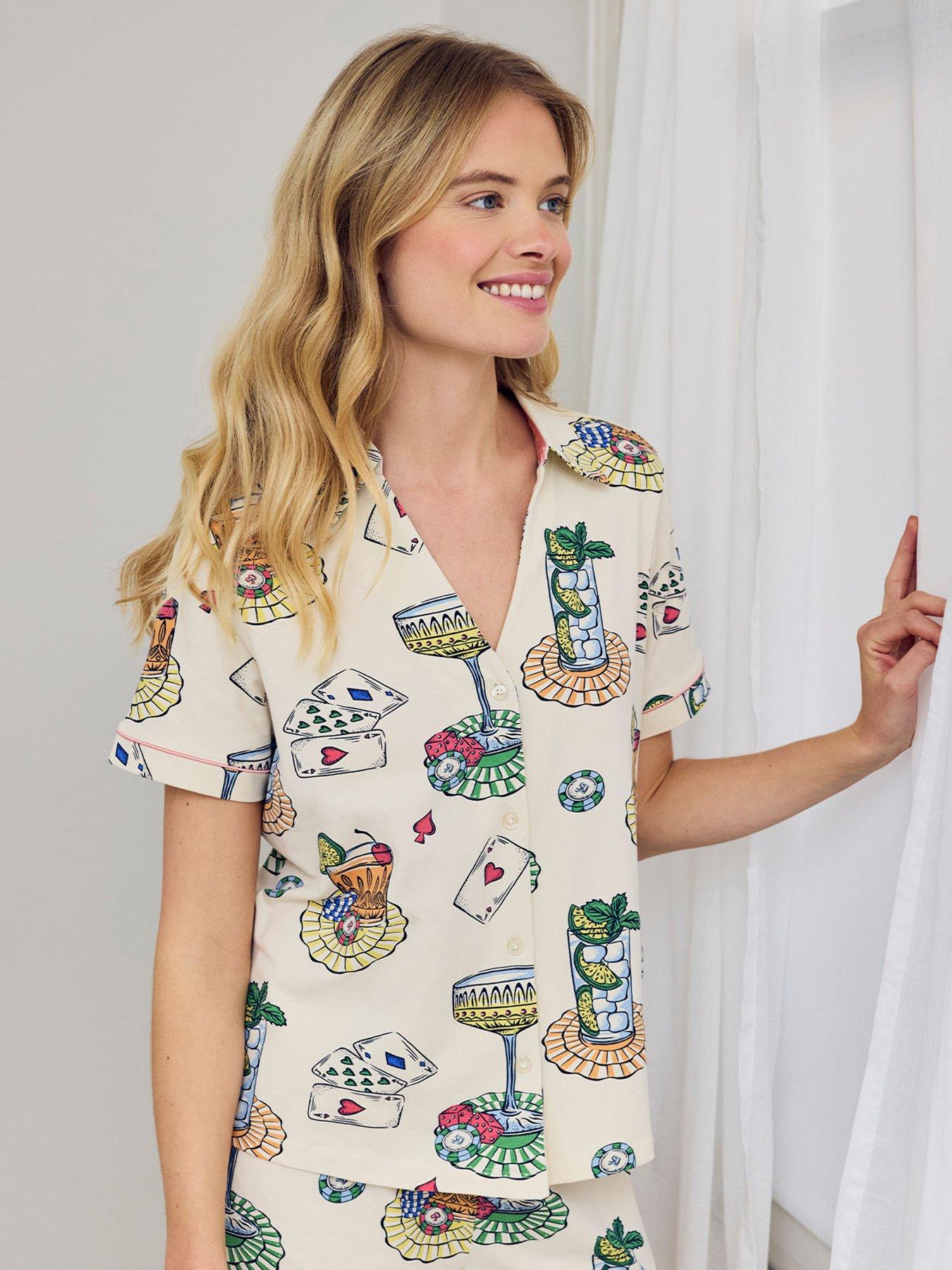 Image 4 of 6 of CHELSEA PEERS Chelsea Peers&nbsp;Cotton Cocktails &amp; Cards Print Short Pyjama Set