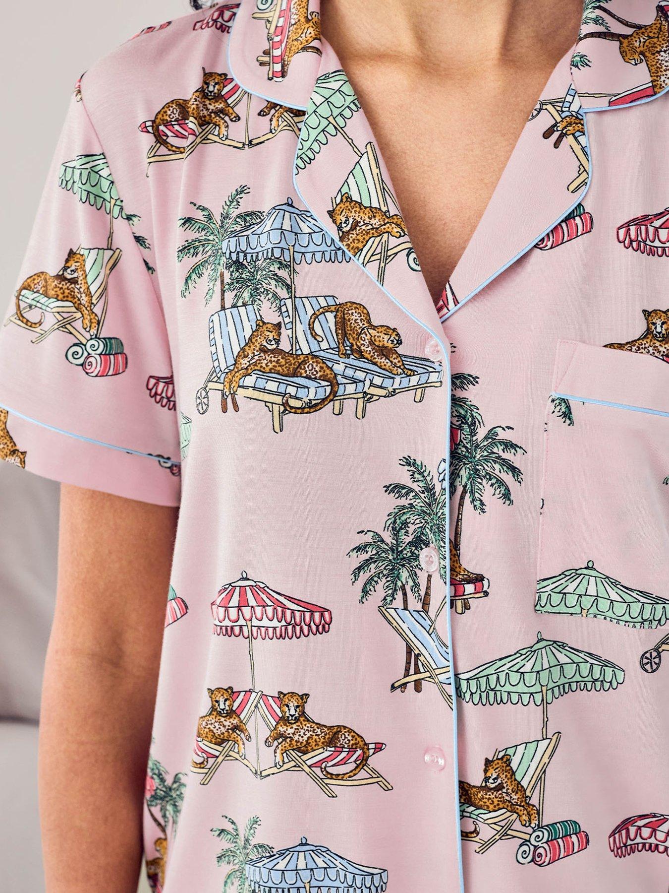 Image 5 of 6 of CHELSEA PEERS Chelsea Peers&nbsp;Modal Lounging Leopards Print Short Pyjama Set