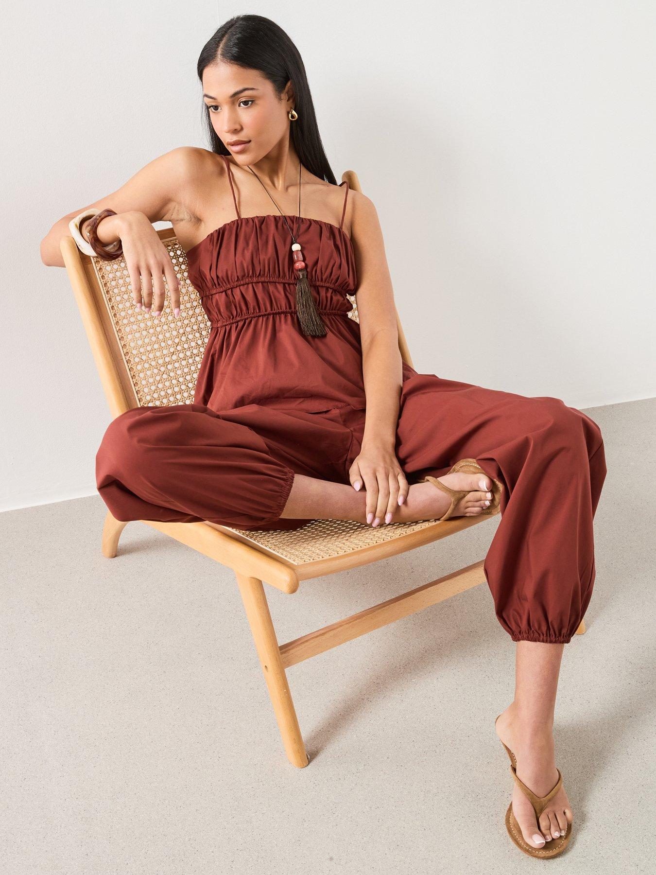 Image 5 of 6 of Mango Balloon-Style Trousers With Elasticated Waist - Brown