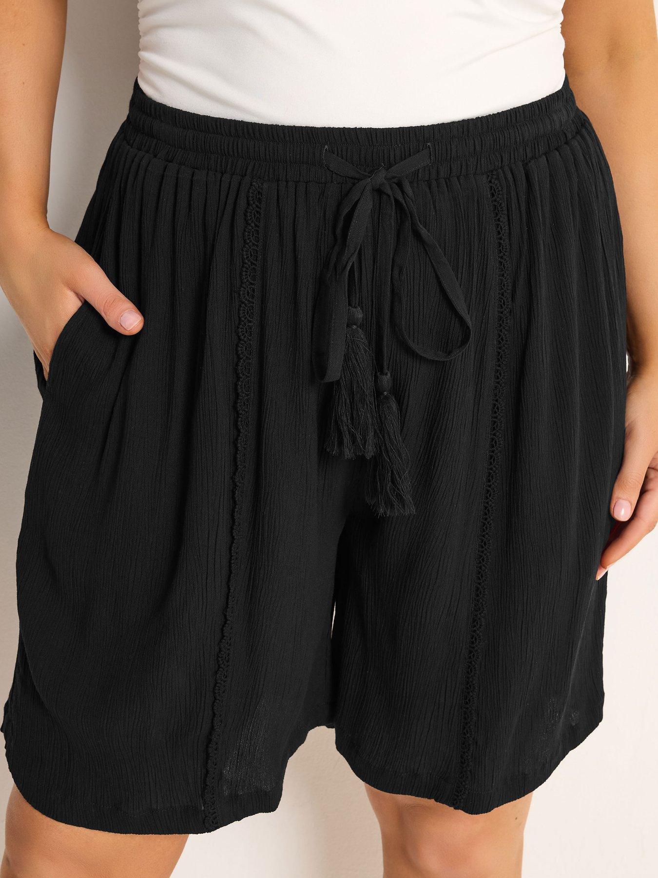 Image 4 of 5 of Yours Curve Scallop Trim Drawstring Shorts - Black