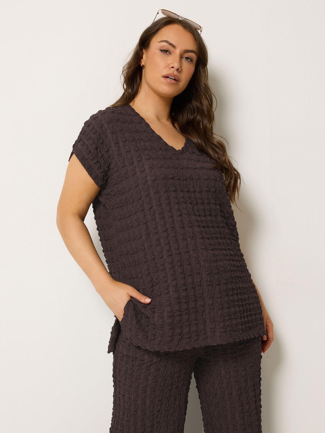 Image 3 of 4 of Yours Curve Bubble Top &amp; Trouser Set - Brown