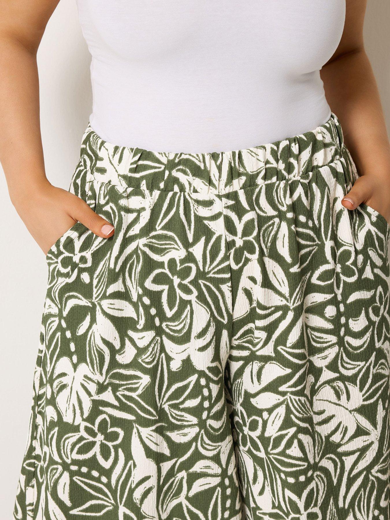 Image 4 of 5 of Yours Curve Leaf Print Jersey Culotte - Green