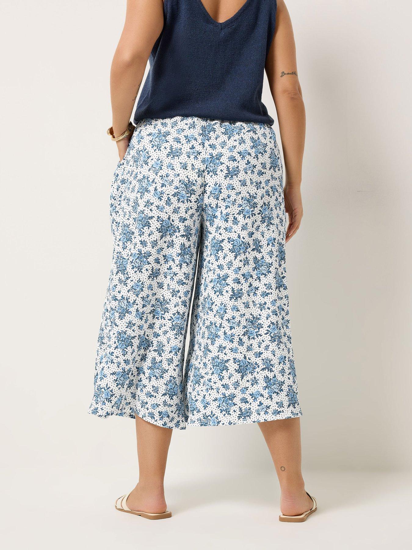 Image 2 of 5 of Yours Curve Ditsy Print Jersey Culotte - White