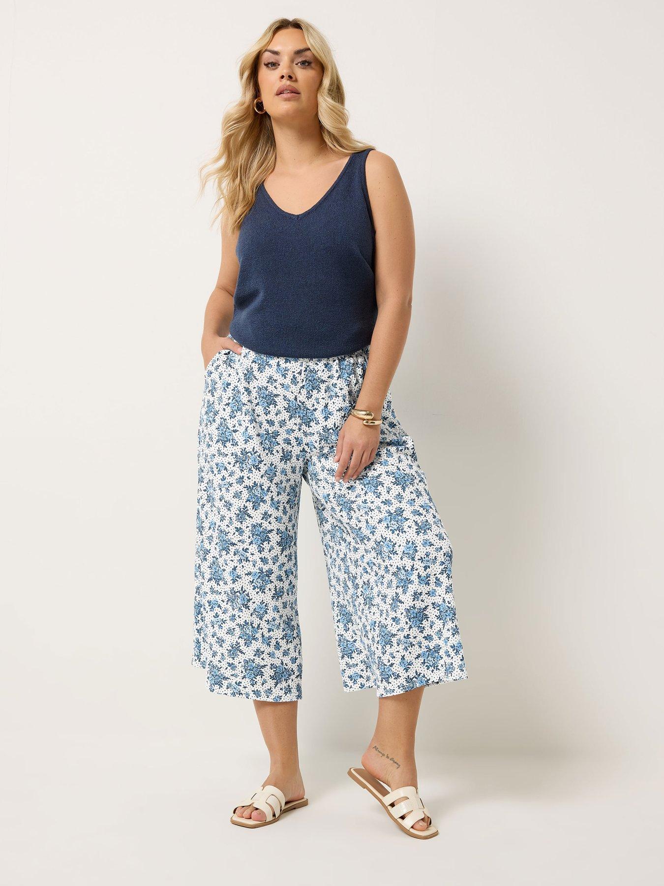 Image 3 of 5 of Yours Curve Ditsy Print Jersey Culotte - White