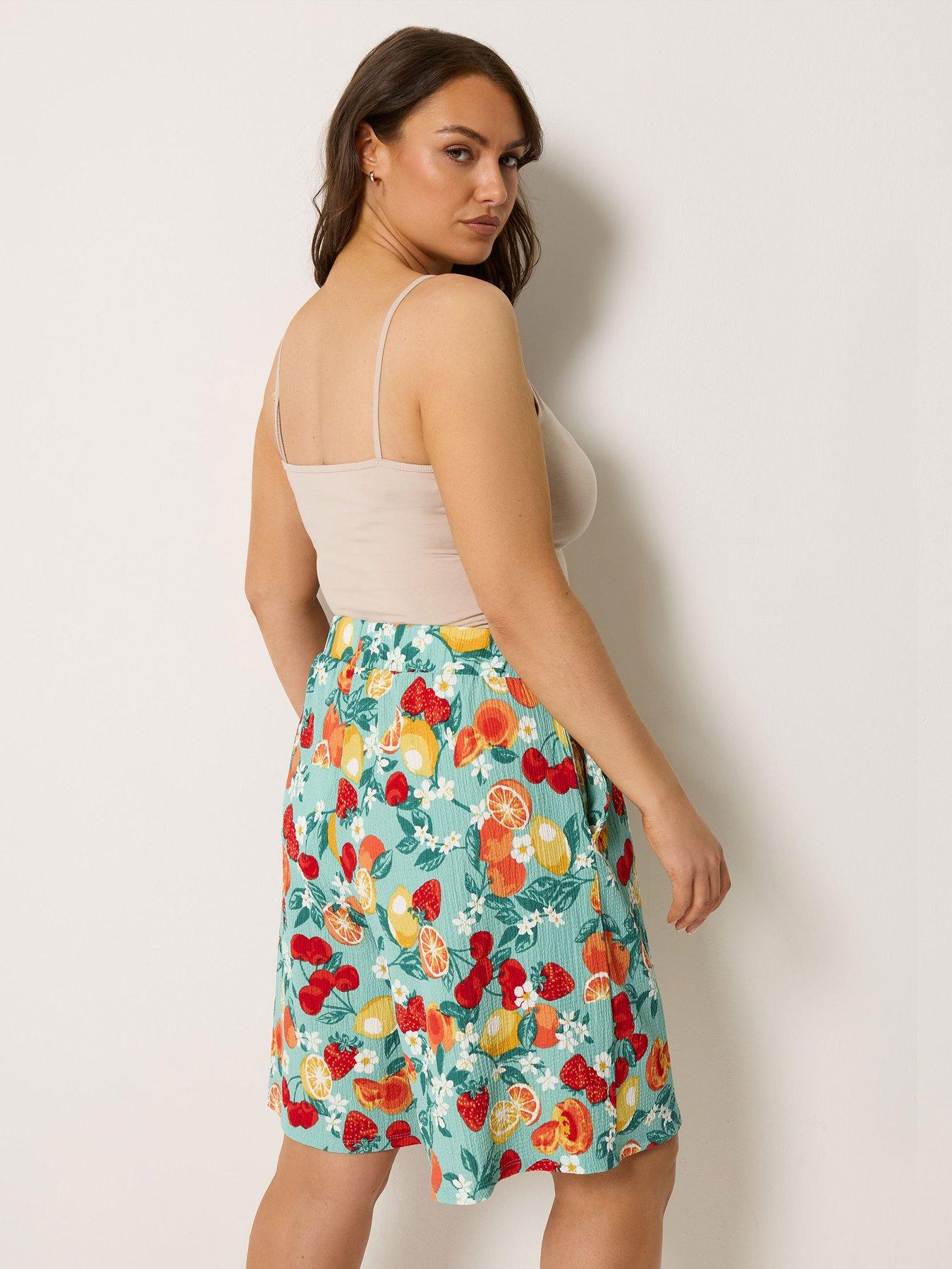 Image 2 of 4 of Yours Curve Pull On Jersey Shorts - Green