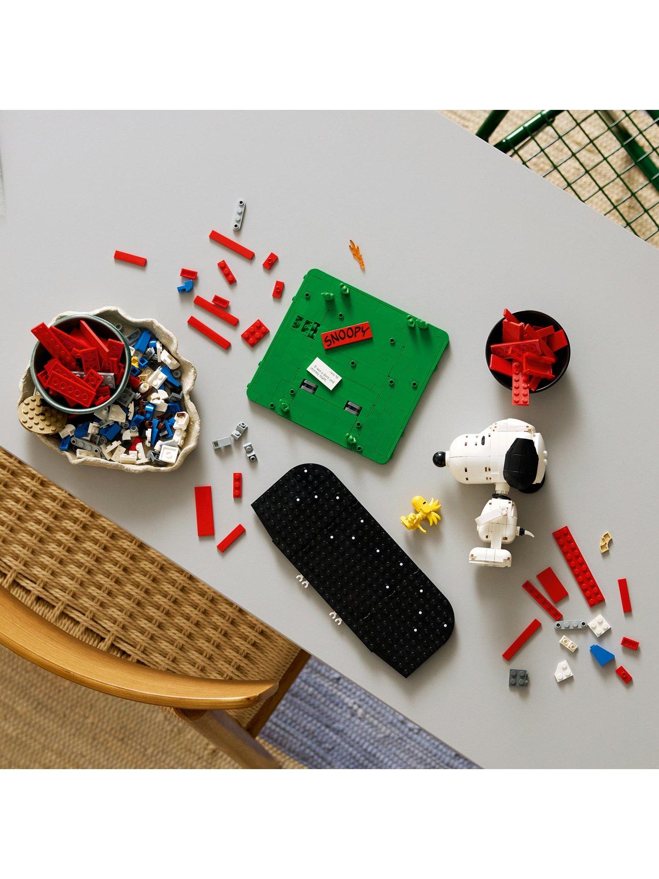  image of lego-ideas-peanuts-snoopyrsquos-doghouse-set-21368