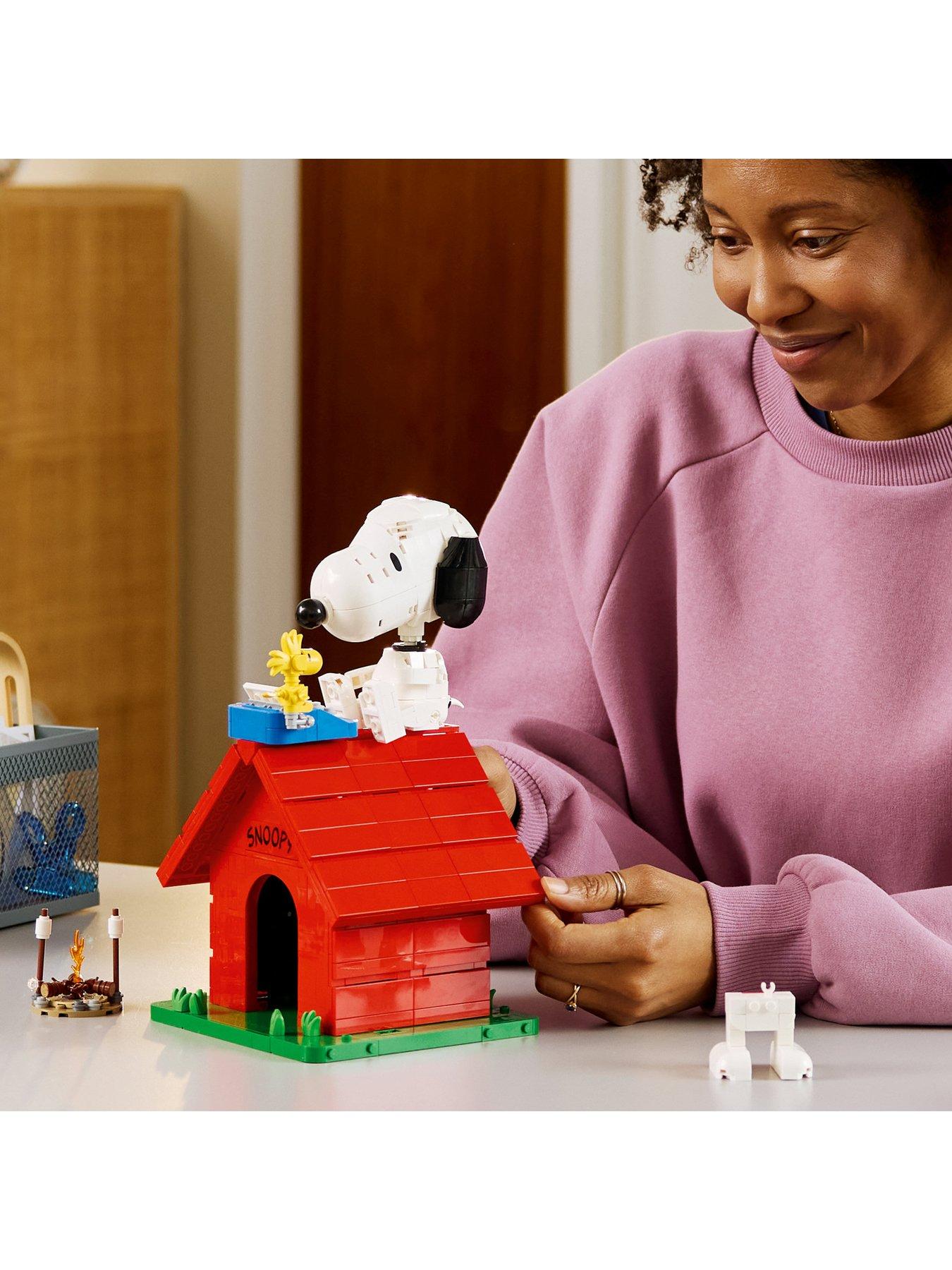  image of lego-ideas-peanuts-snoopyrsquos-doghouse-set-21368