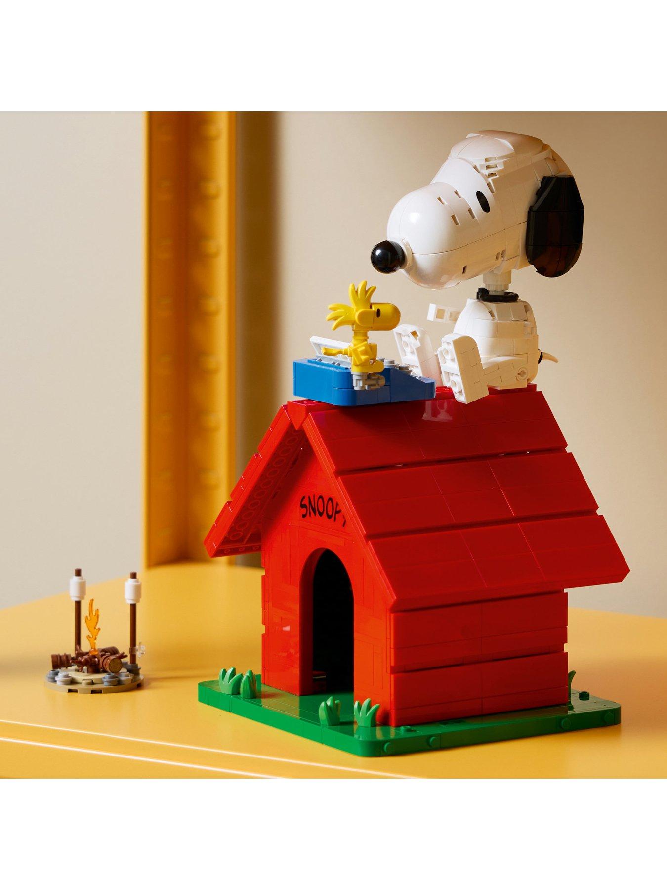  image of lego-ideas-peanuts-snoopyrsquos-doghouse-set-21368