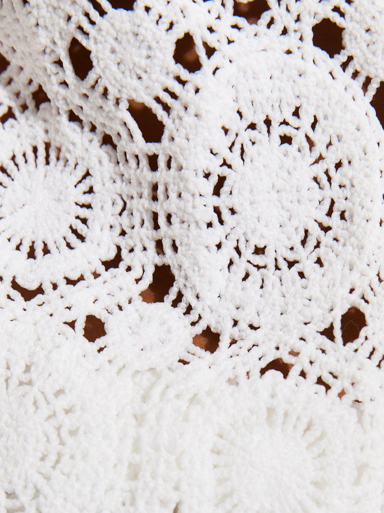 Image 6 of 6 of New Look Tile Pattern Crochet Tie Beach Waistcoat - White