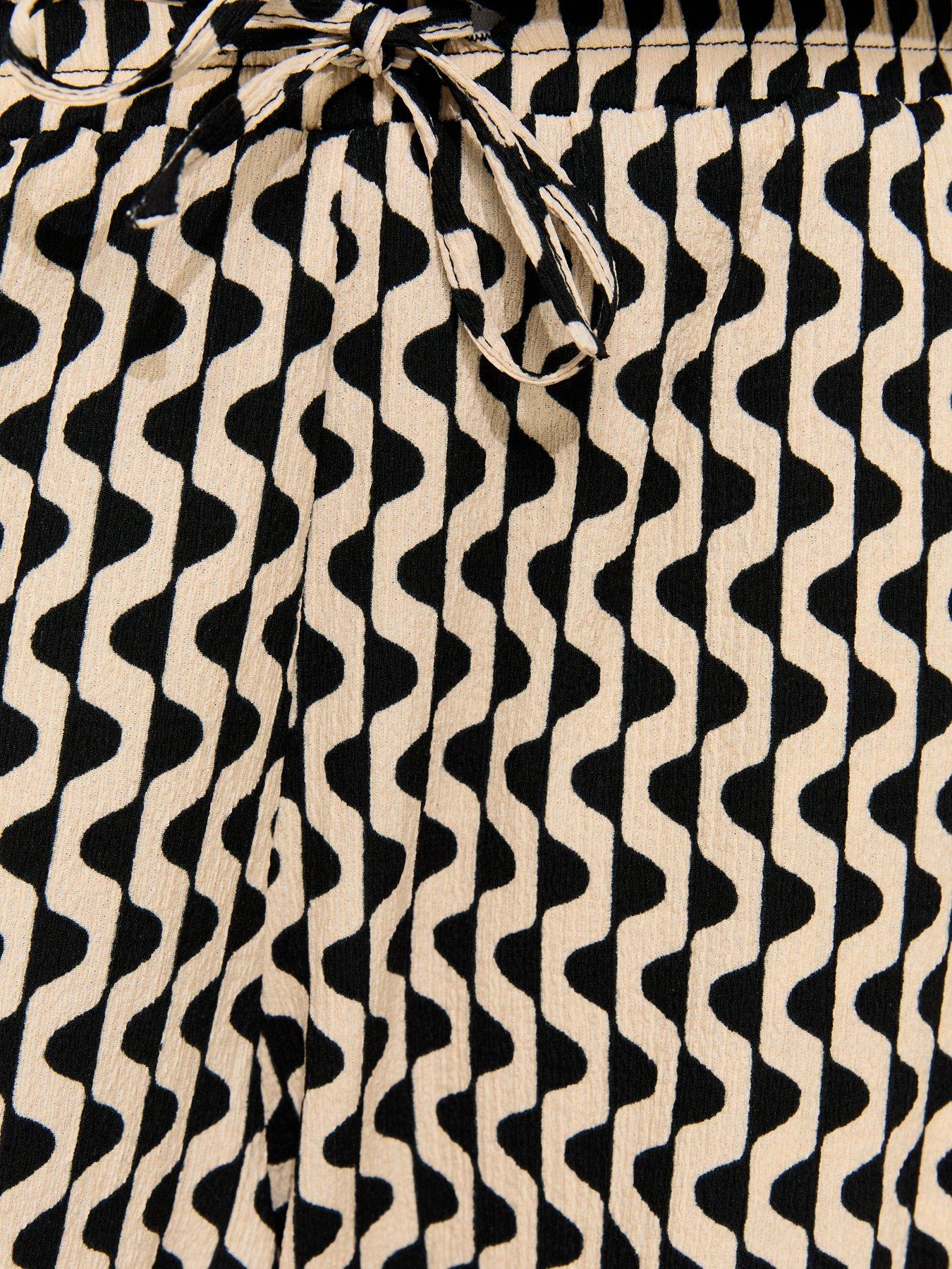 Image 5 of 5 of New Look Geometric Crinkle Wide Leg Trousers - Black