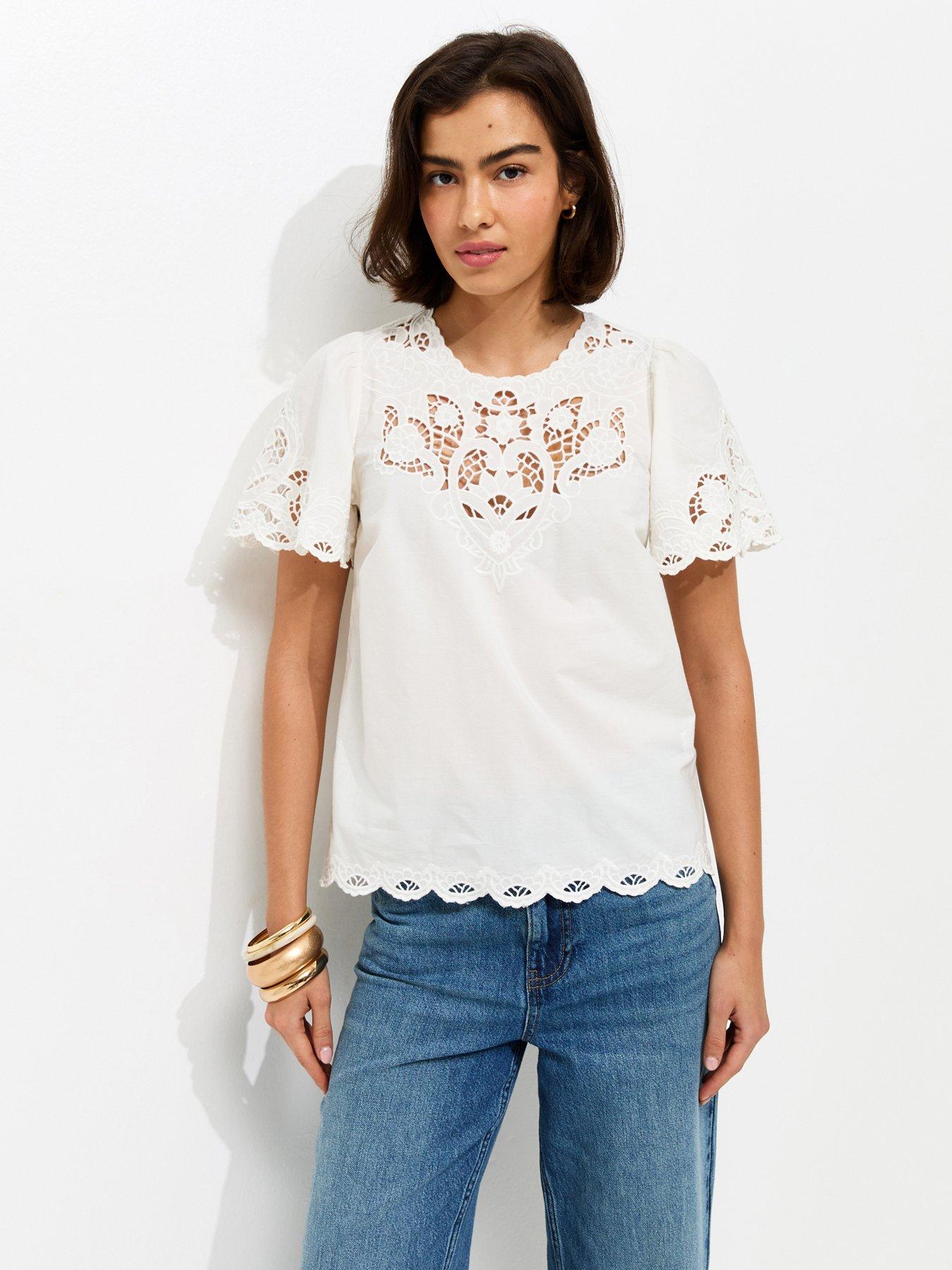 New Look Cutwork Embroidered Scallop Edge T-shirt - Cream