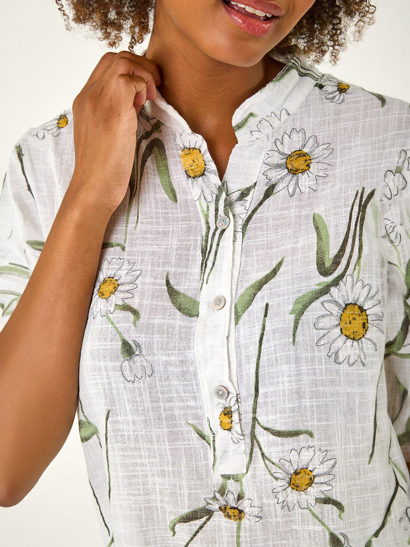 Image 2 of 5 of Roman Daisy Print V-neck Vest