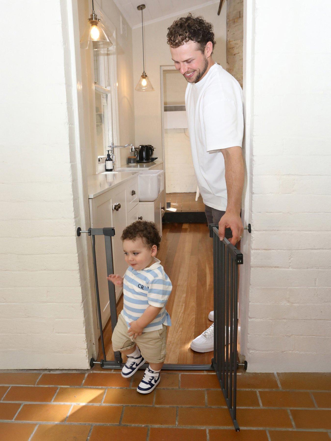Dreambaby Advance Auto-Close Low-Rise Pressure-Fit Gate (75-81cm) - Grey