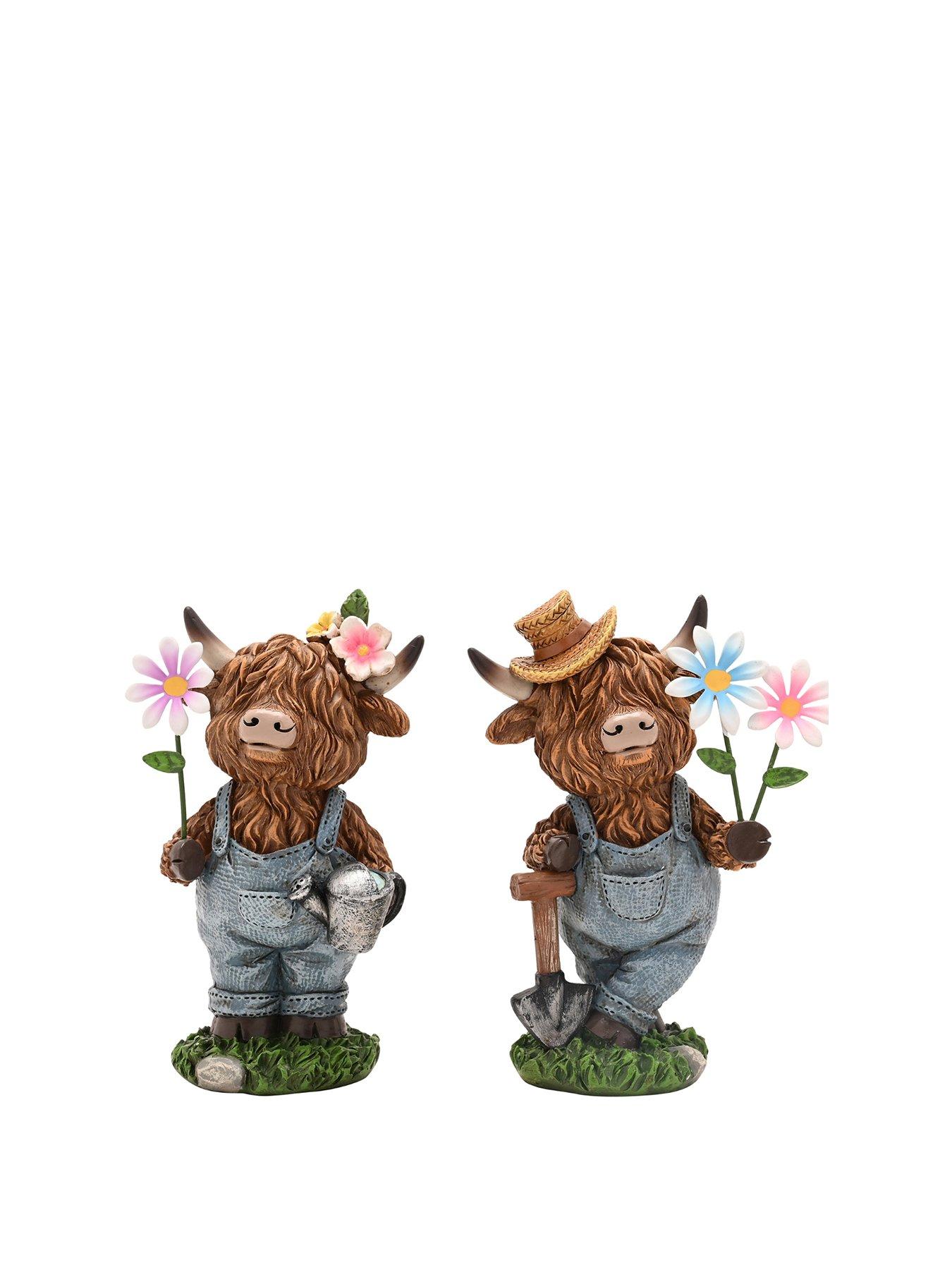 Country Living Highland Cows Holding Flowers - set of 2