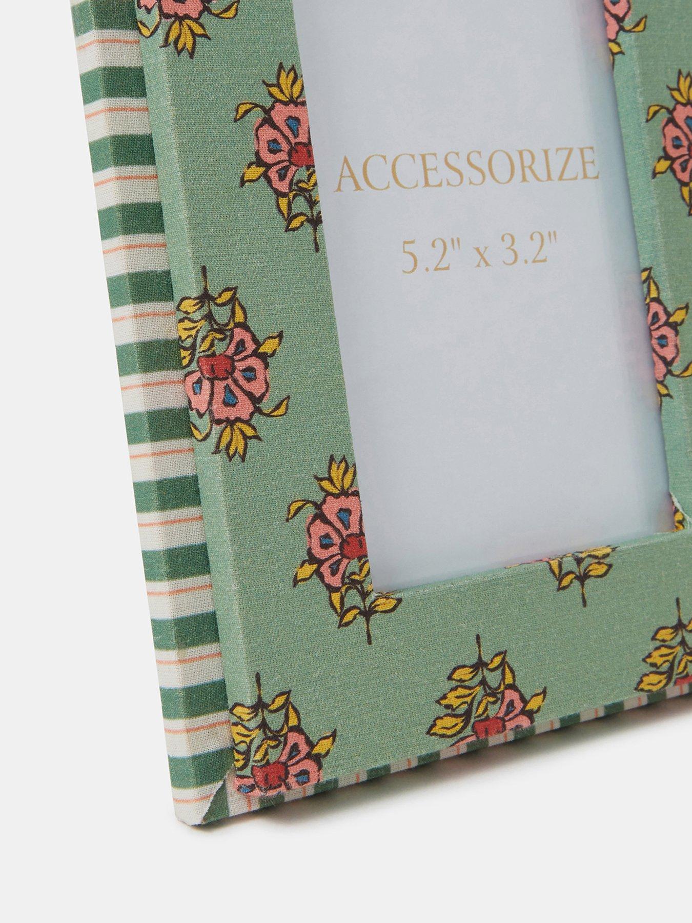 Image 2 of 2 of Accessorize Floral Block Print Photo Frame 5.2 X 3.2