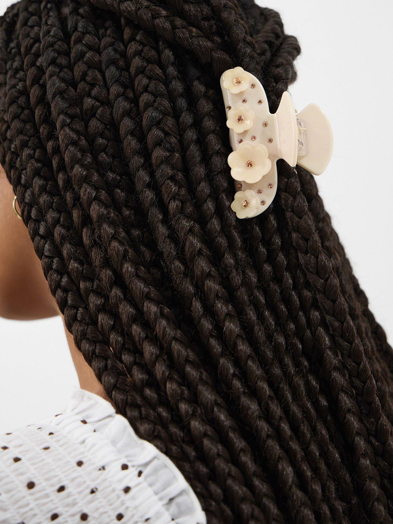 stillFront image of accessorize-diamantatildecopy-flower-claw-clip
