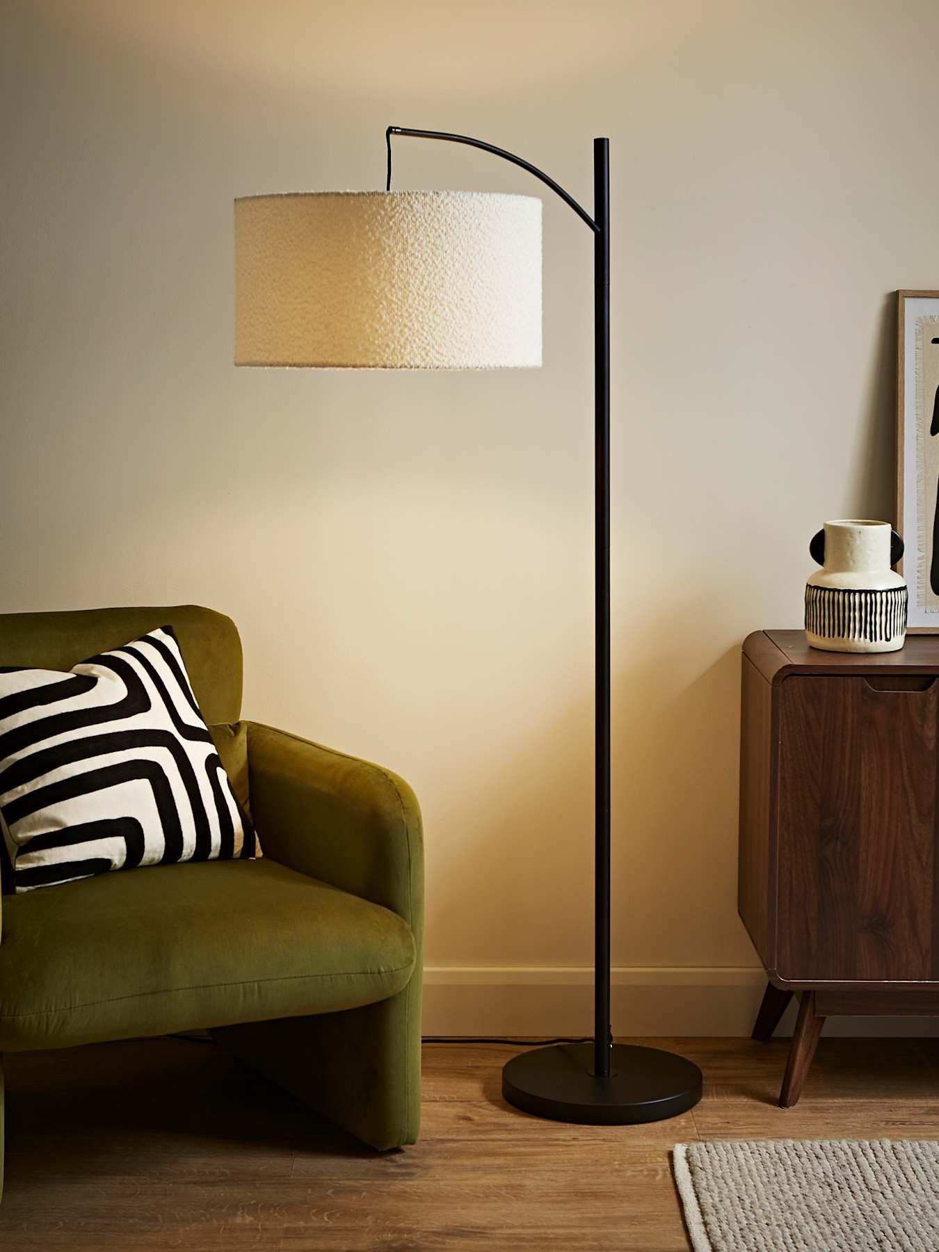 valuelights-preto-black-metal-curve-stem-living-room-floor-lamp-with-a-cream-boucle-shade